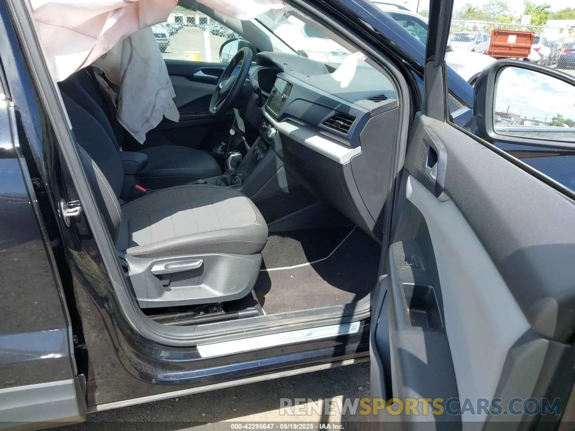 5 Photograph of a damaged car 3VVUX7B2XPM357666 VOLKSWAGEN TAOS 2023