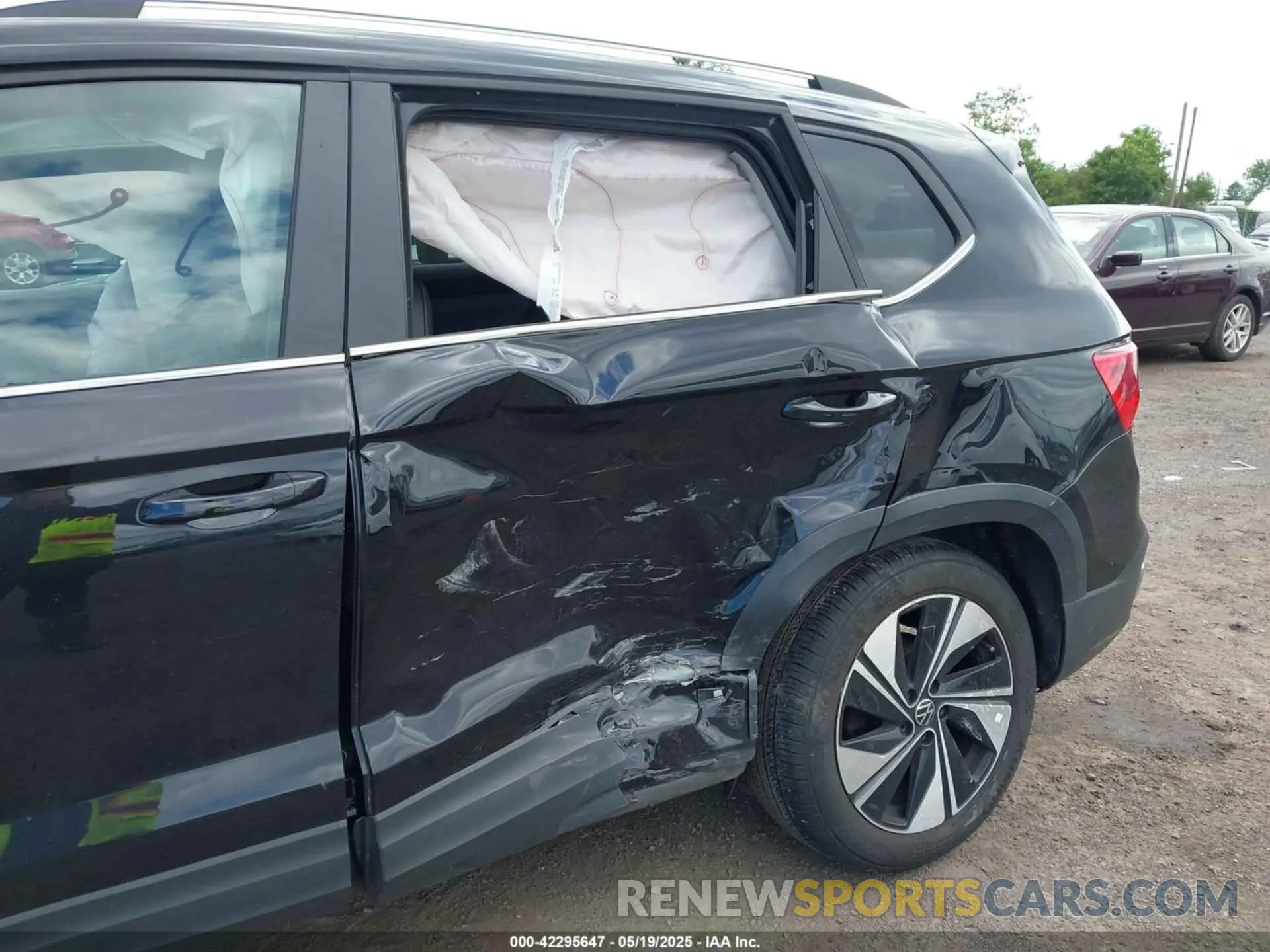 6 Photograph of a damaged car 3VVUX7B2XPM357666 VOLKSWAGEN TAOS 2023