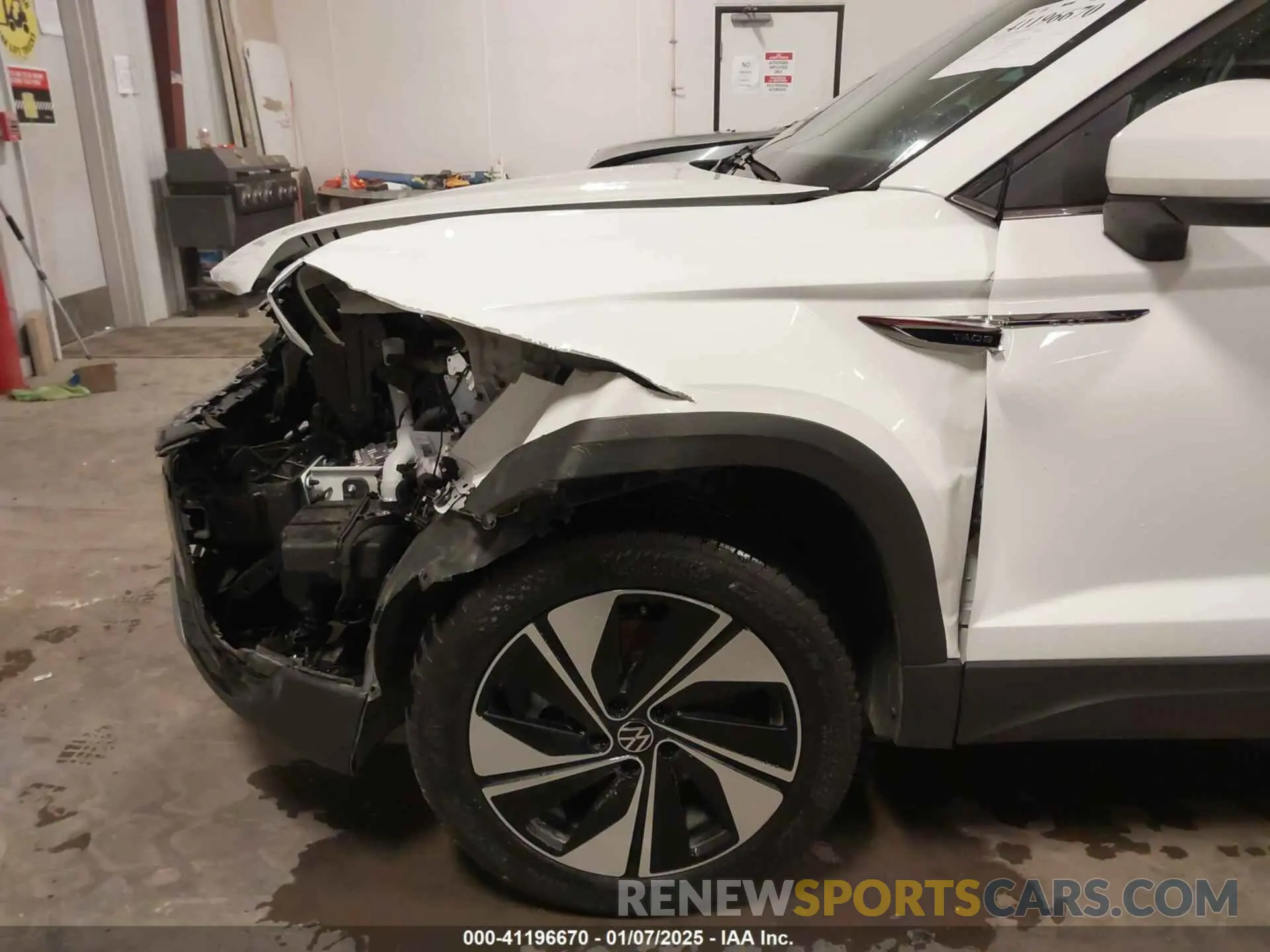 17 Photograph of a damaged car 3VVVX7B20PM373721 VOLKSWAGEN TAOS 2023