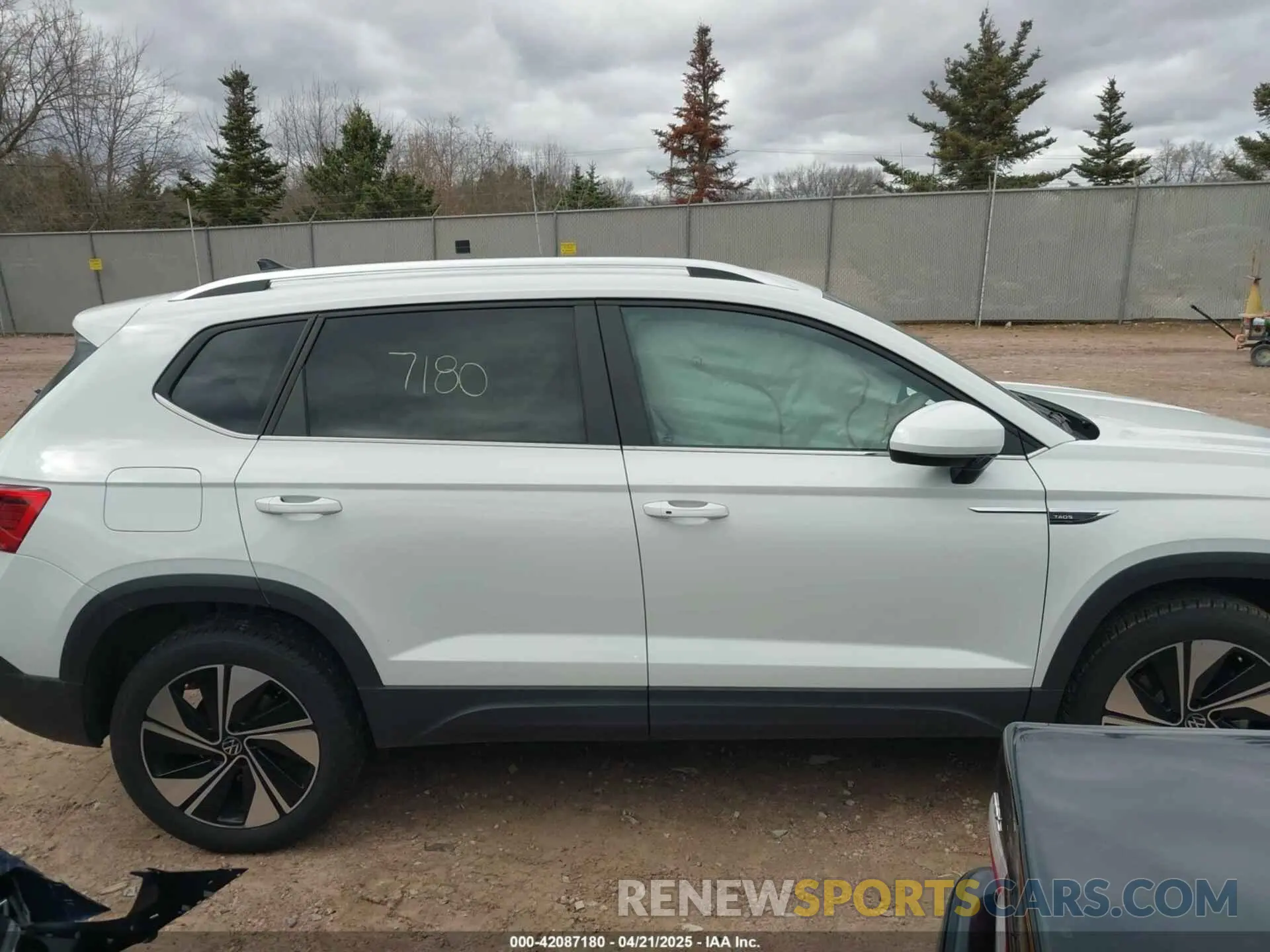 13 Photograph of a damaged car 3VVVX7B28PM360666 VOLKSWAGEN TAOS 2023