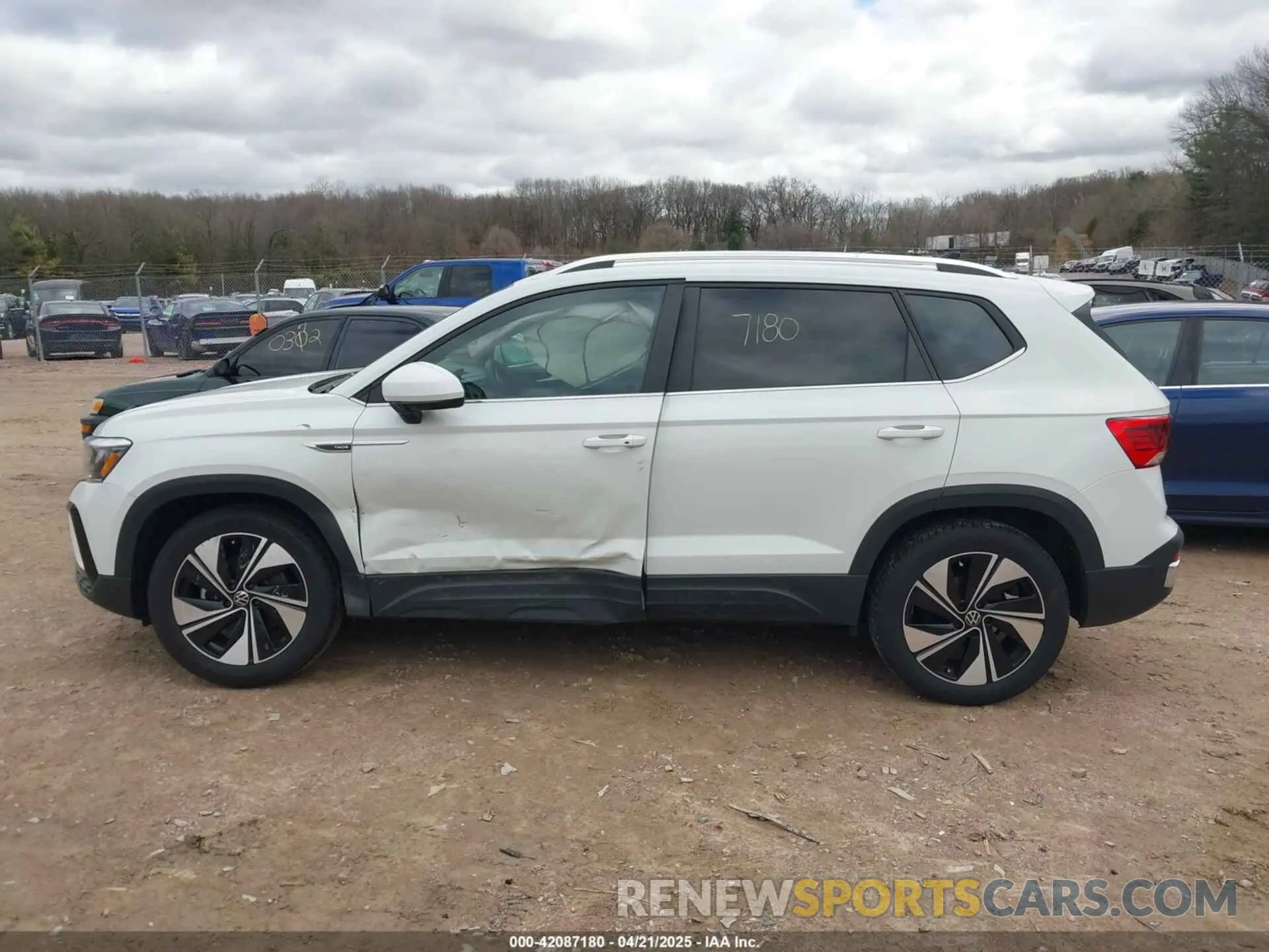 14 Photograph of a damaged car 3VVVX7B28PM360666 VOLKSWAGEN TAOS 2023