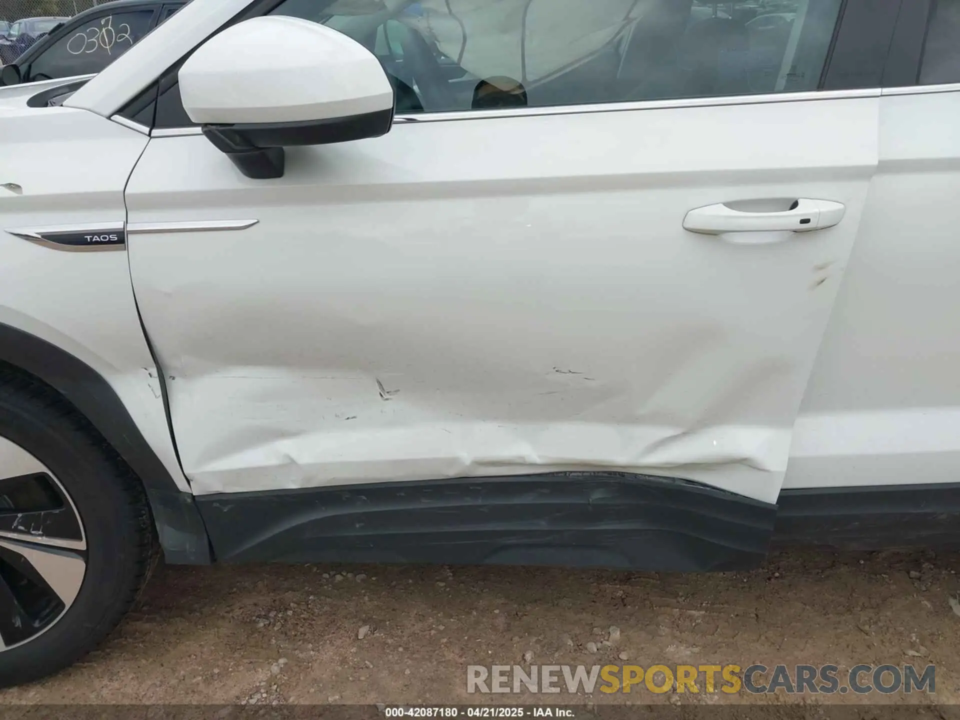 17 Photograph of a damaged car 3VVVX7B28PM360666 VOLKSWAGEN TAOS 2023