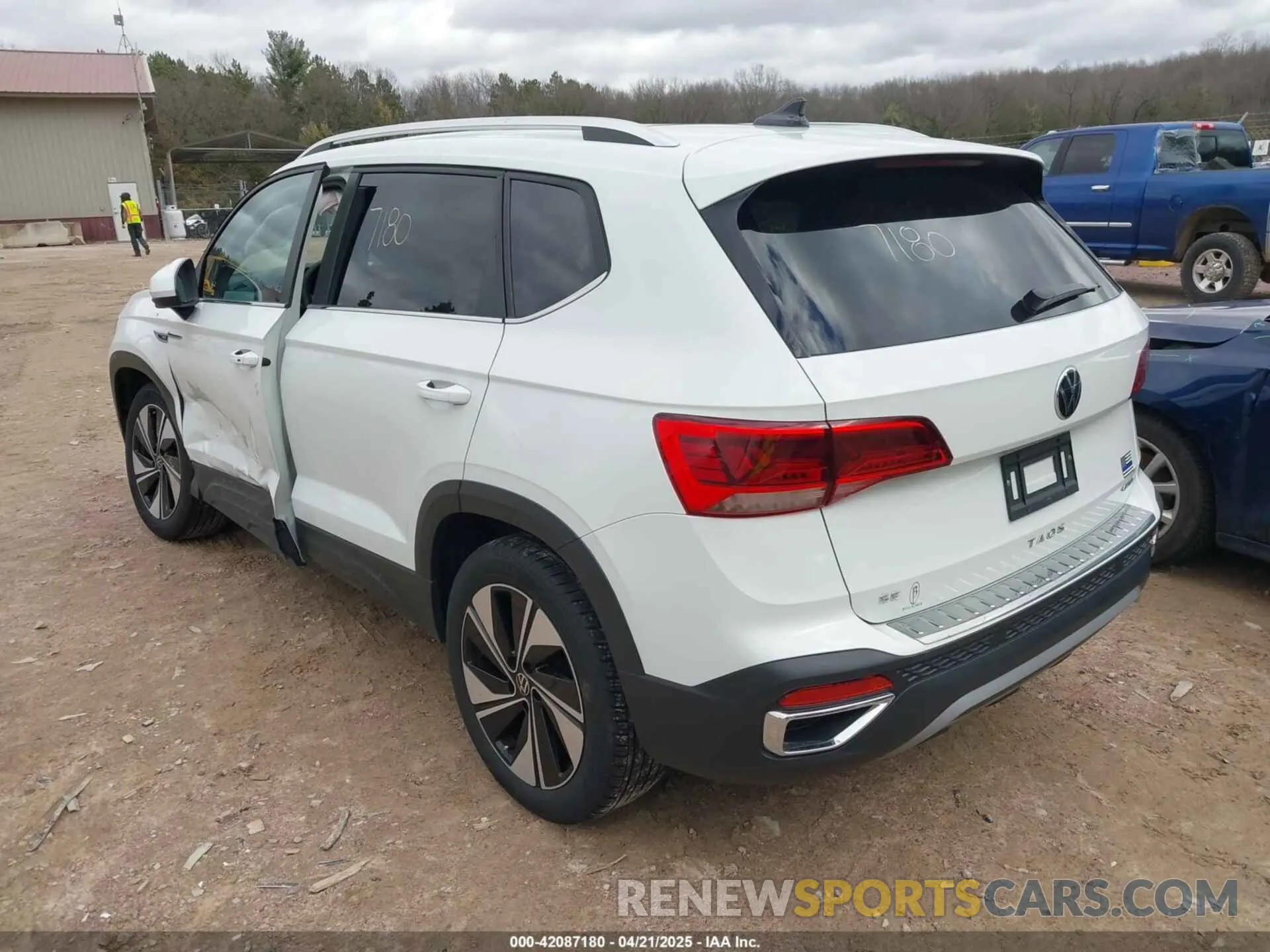 3 Photograph of a damaged car 3VVVX7B28PM360666 VOLKSWAGEN TAOS 2023