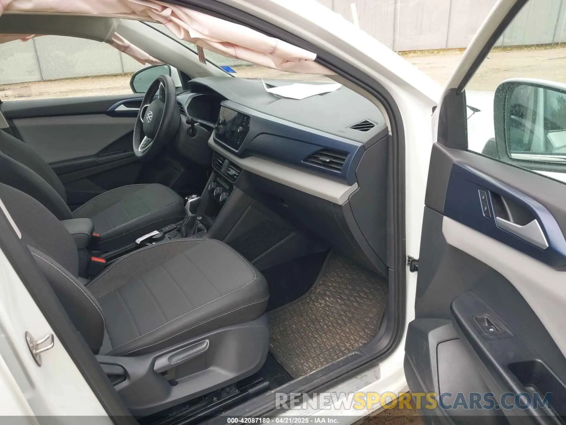 5 Photograph of a damaged car 3VVVX7B28PM360666 VOLKSWAGEN TAOS 2023