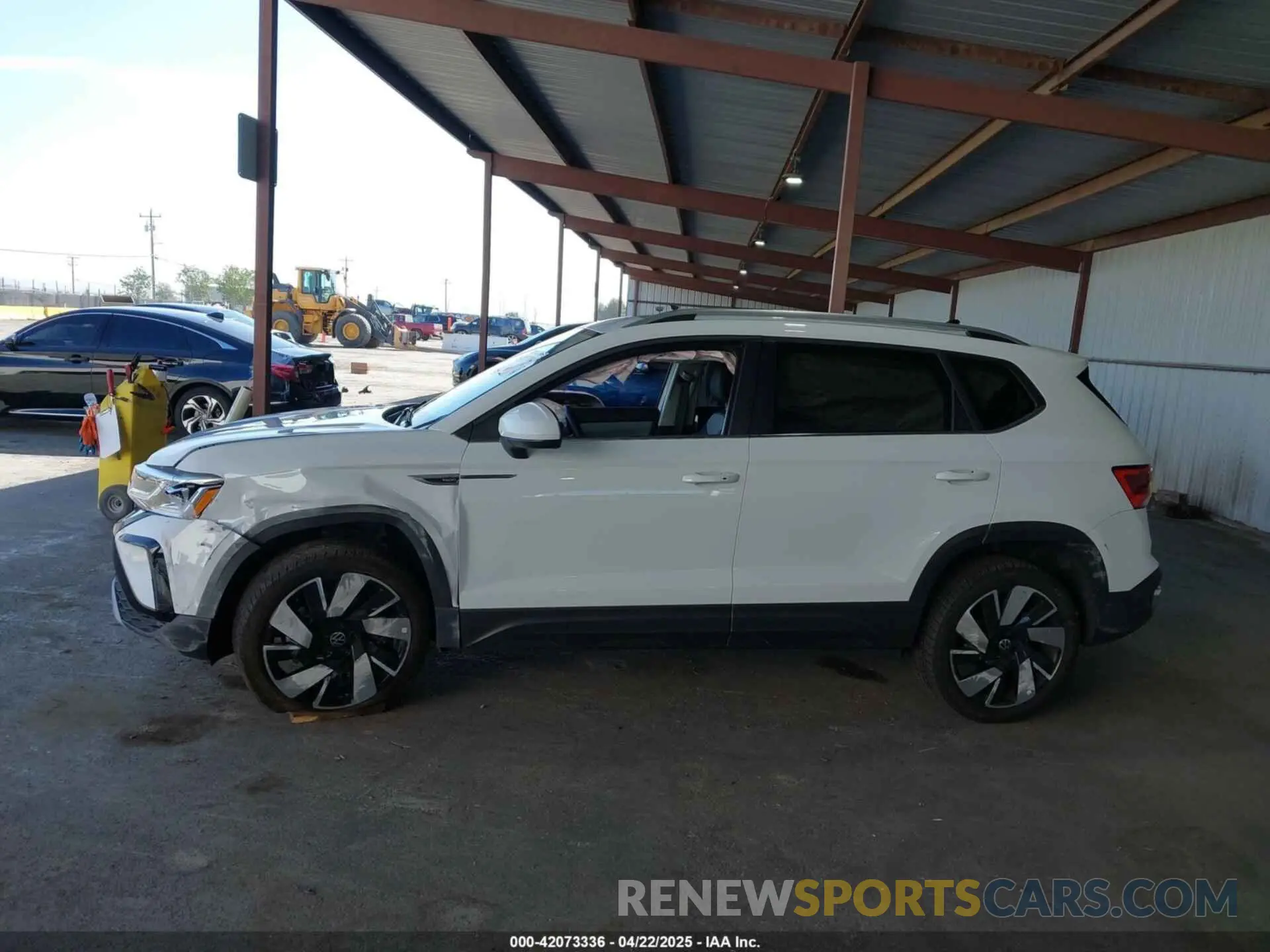 14 Photograph of a damaged car 3VV4X7B27RM081773 VOLKSWAGEN TAOS 2024