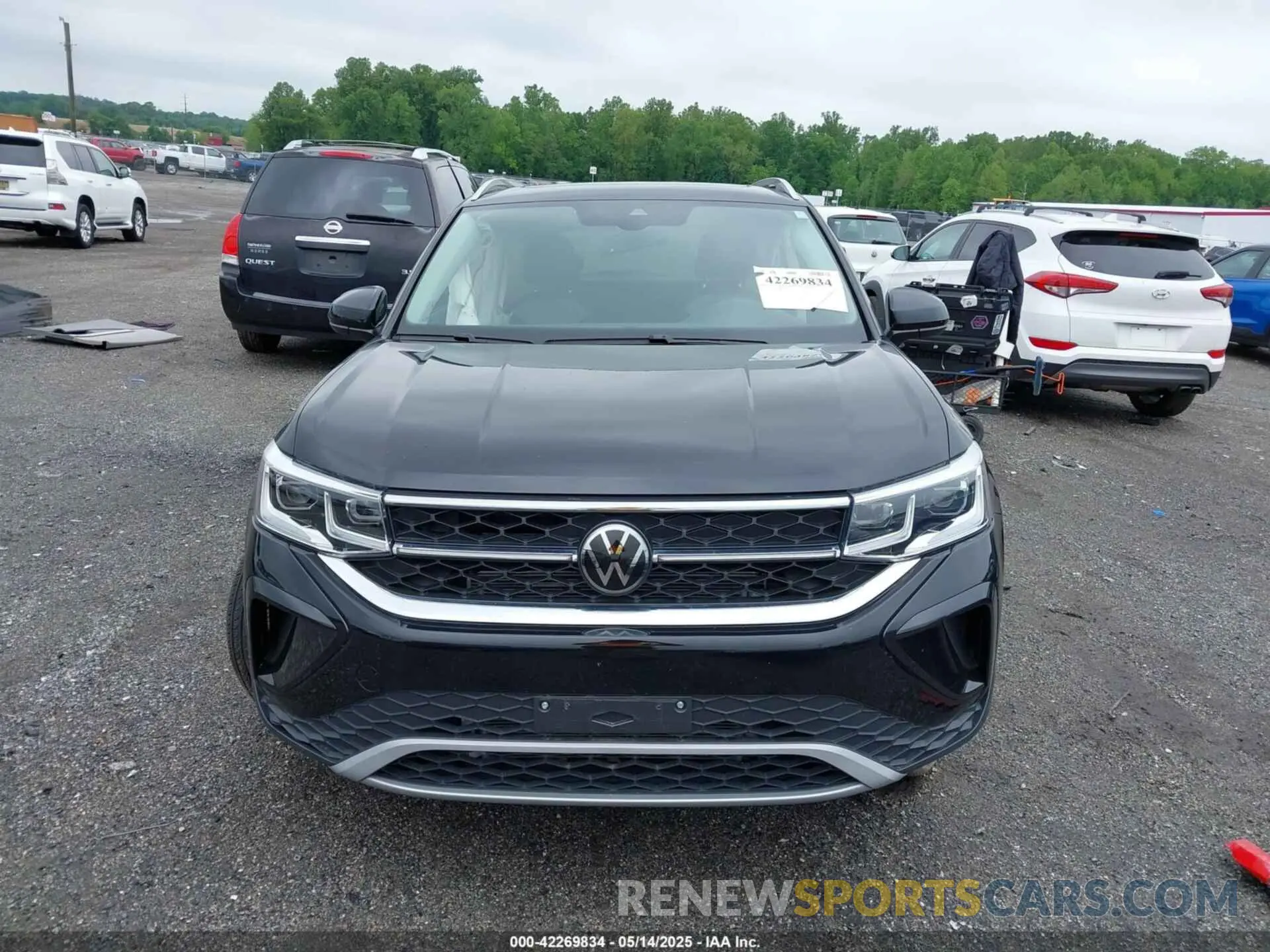 12 Photograph of a damaged car 3VV4X7B29RM036589 VOLKSWAGEN TAOS 2024