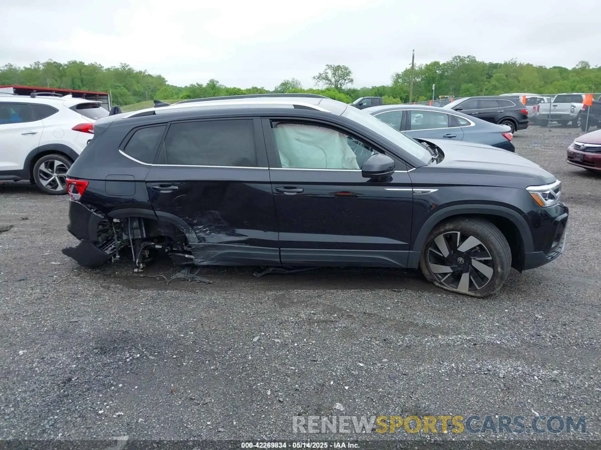 13 Photograph of a damaged car 3VV4X7B29RM036589 VOLKSWAGEN TAOS 2024