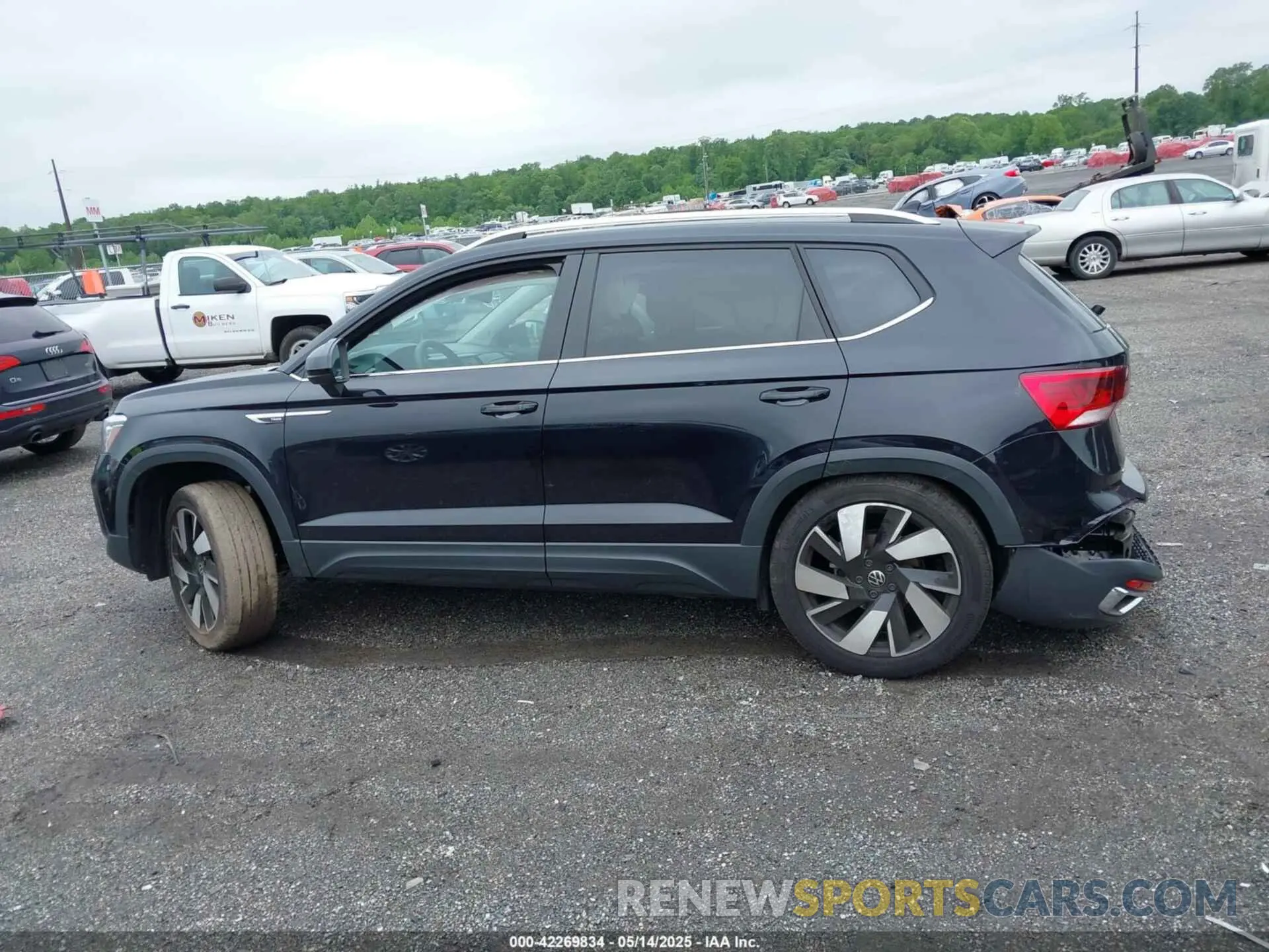 14 Photograph of a damaged car 3VV4X7B29RM036589 VOLKSWAGEN TAOS 2024