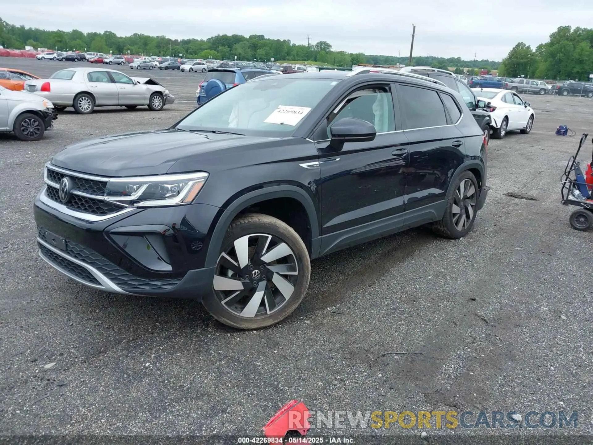 2 Photograph of a damaged car 3VV4X7B29RM036589 VOLKSWAGEN TAOS 2024