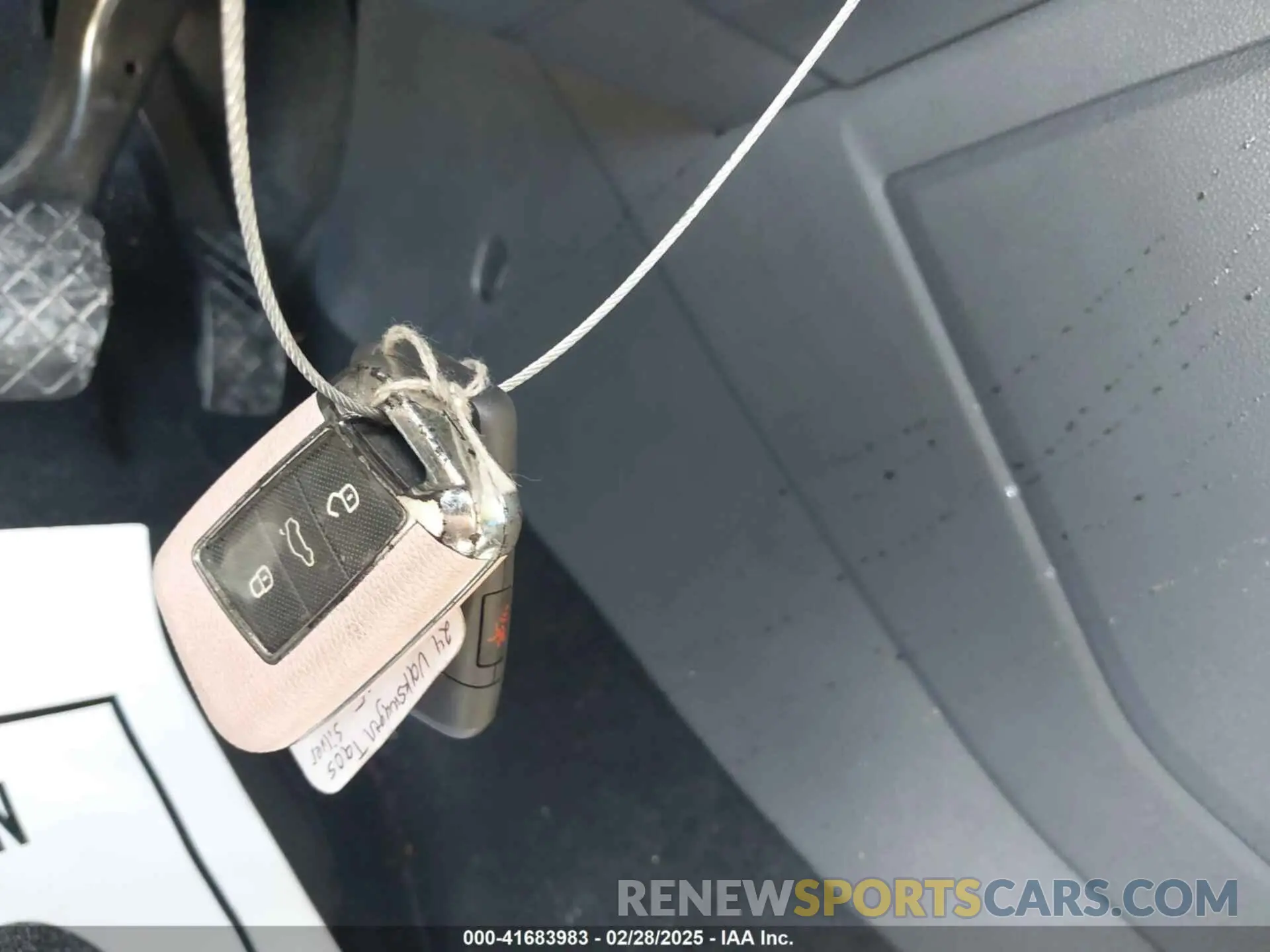 11 Photograph of a damaged car 3VV5X7B20RM066486 VOLKSWAGEN TAOS 2024