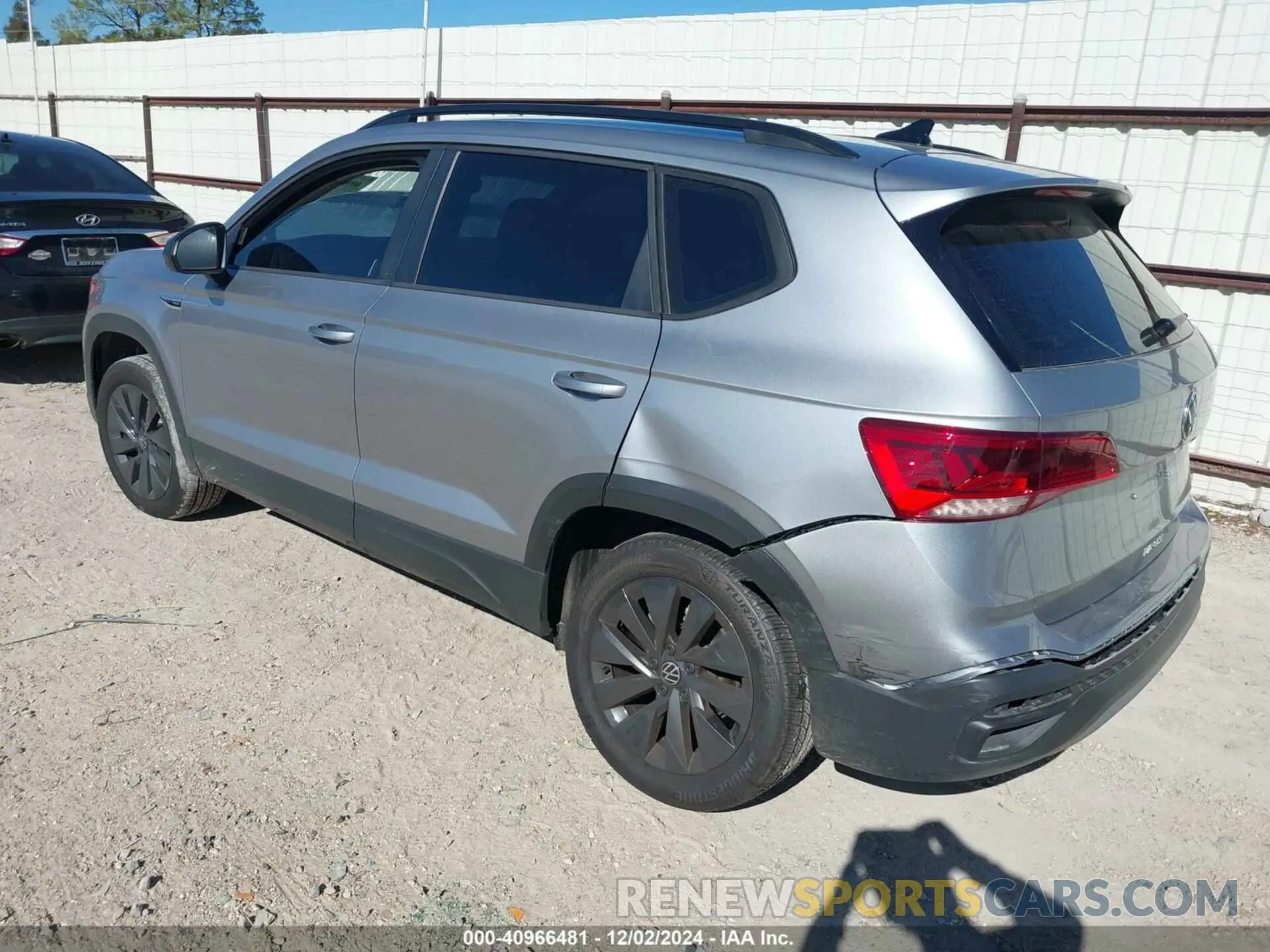 3 Photograph of a damaged car 3VV5X7B21RM105084 VOLKSWAGEN TAOS 2024