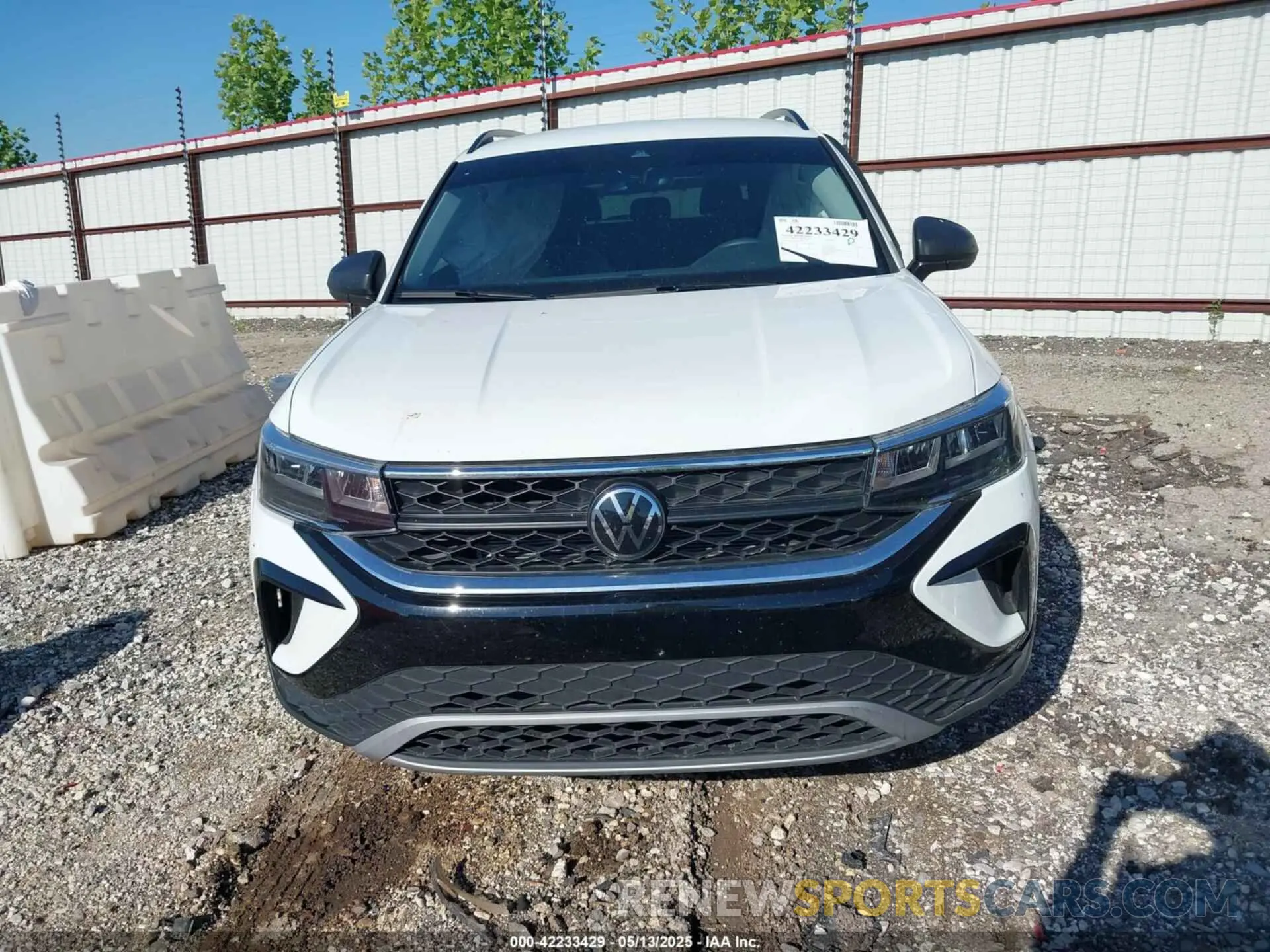 13 Photograph of a damaged car 3VV5X7B23RM101795 VOLKSWAGEN TAOS 2024