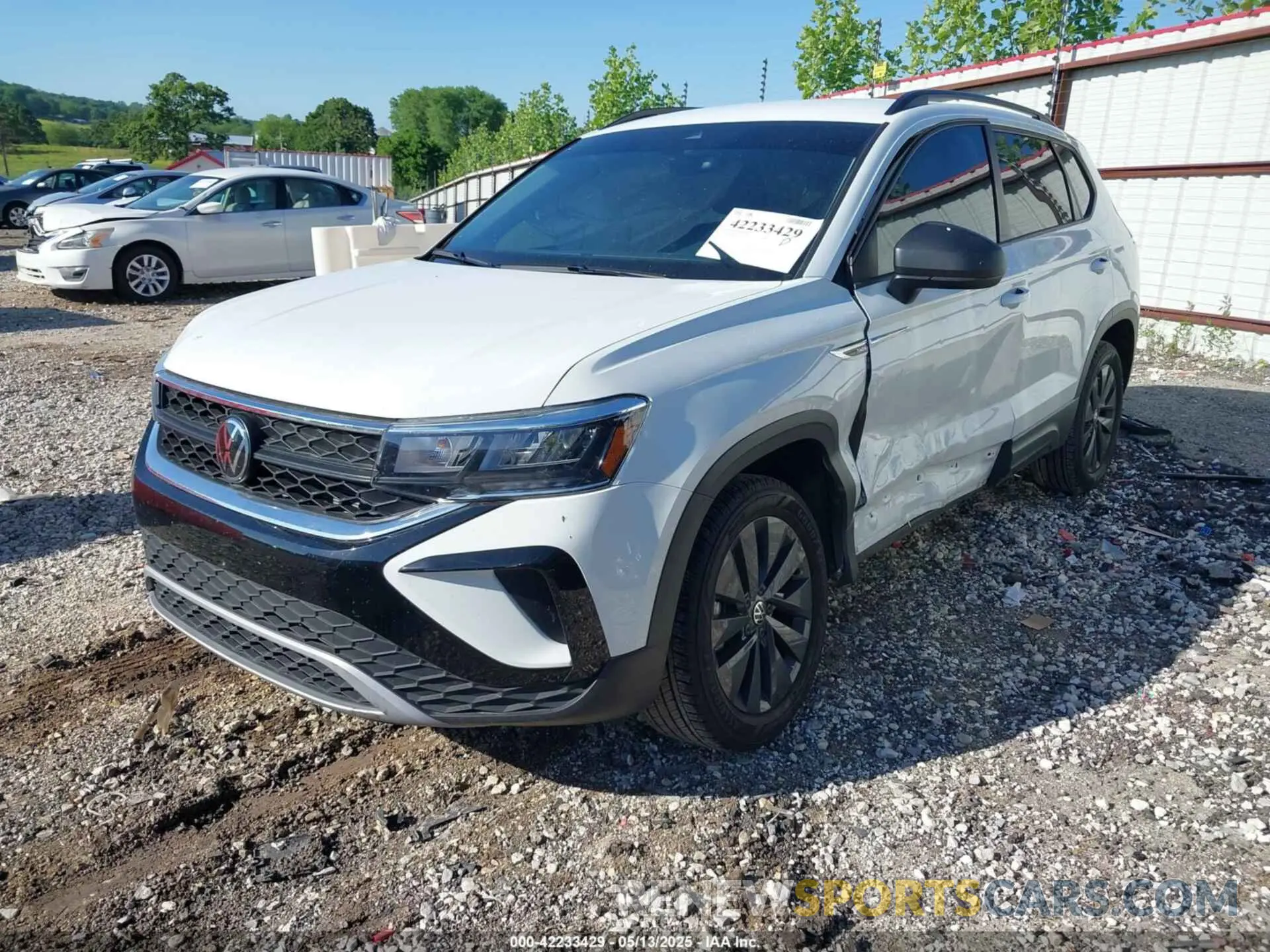 2 Photograph of a damaged car 3VV5X7B23RM101795 VOLKSWAGEN TAOS 2024
