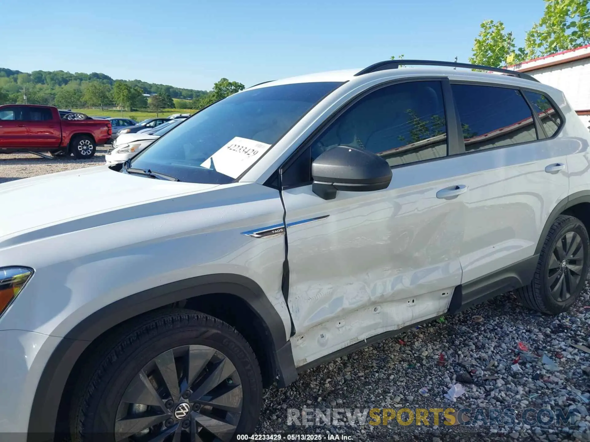 6 Photograph of a damaged car 3VV5X7B23RM101795 VOLKSWAGEN TAOS 2024