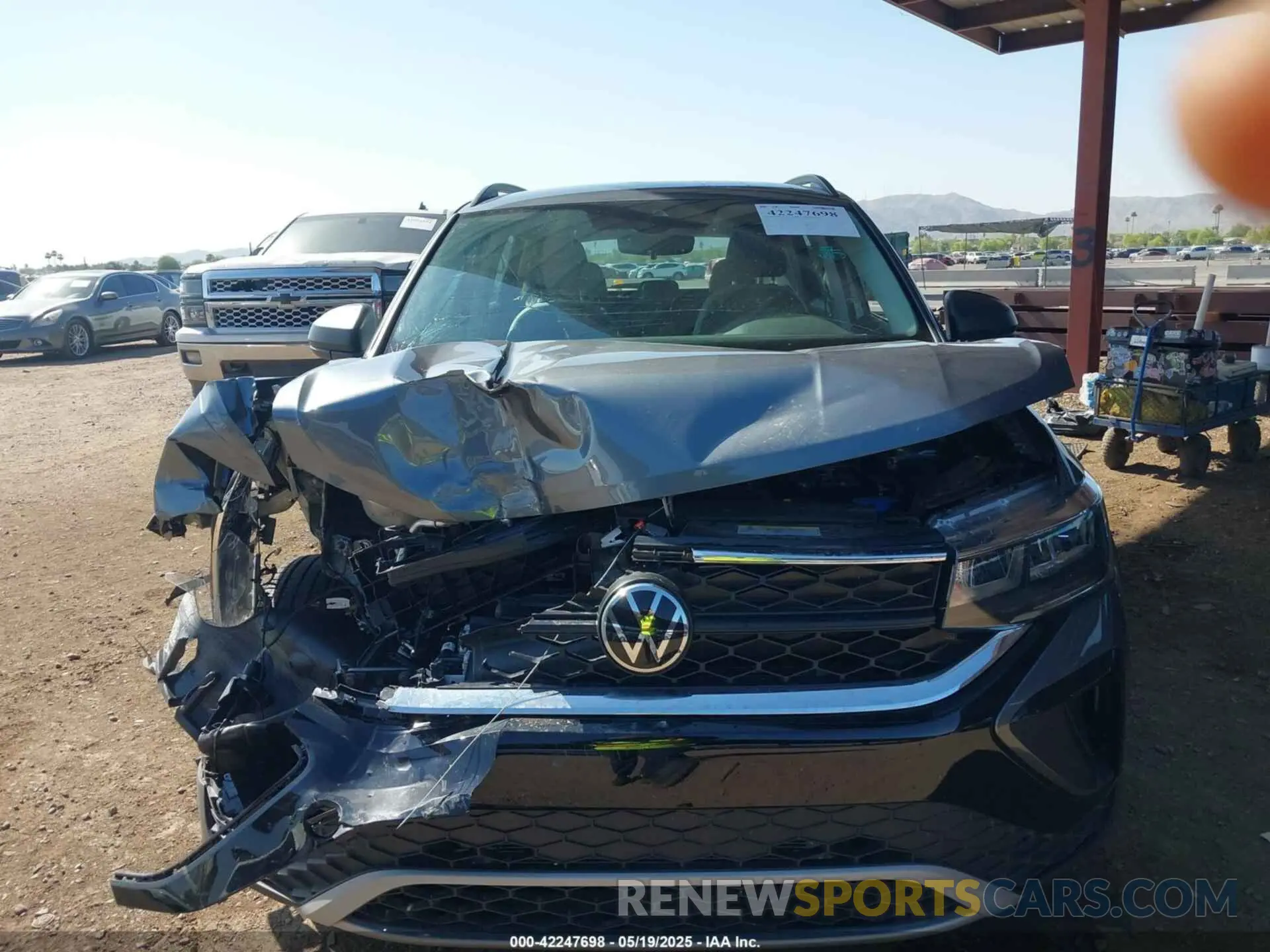12 Photograph of a damaged car 3VV5X7B24RM123644 VOLKSWAGEN TAOS 2024