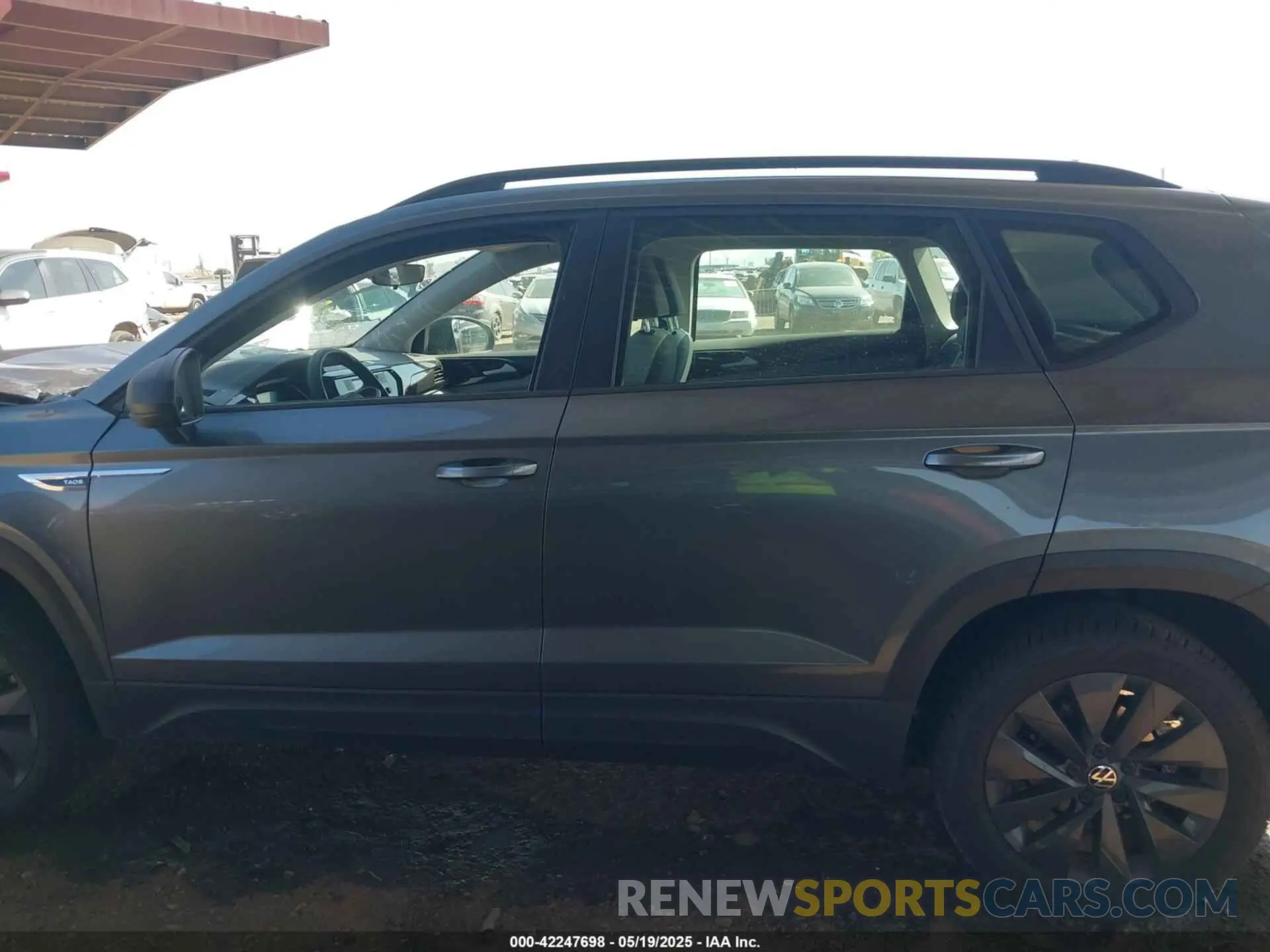 14 Photograph of a damaged car 3VV5X7B24RM123644 VOLKSWAGEN TAOS 2024