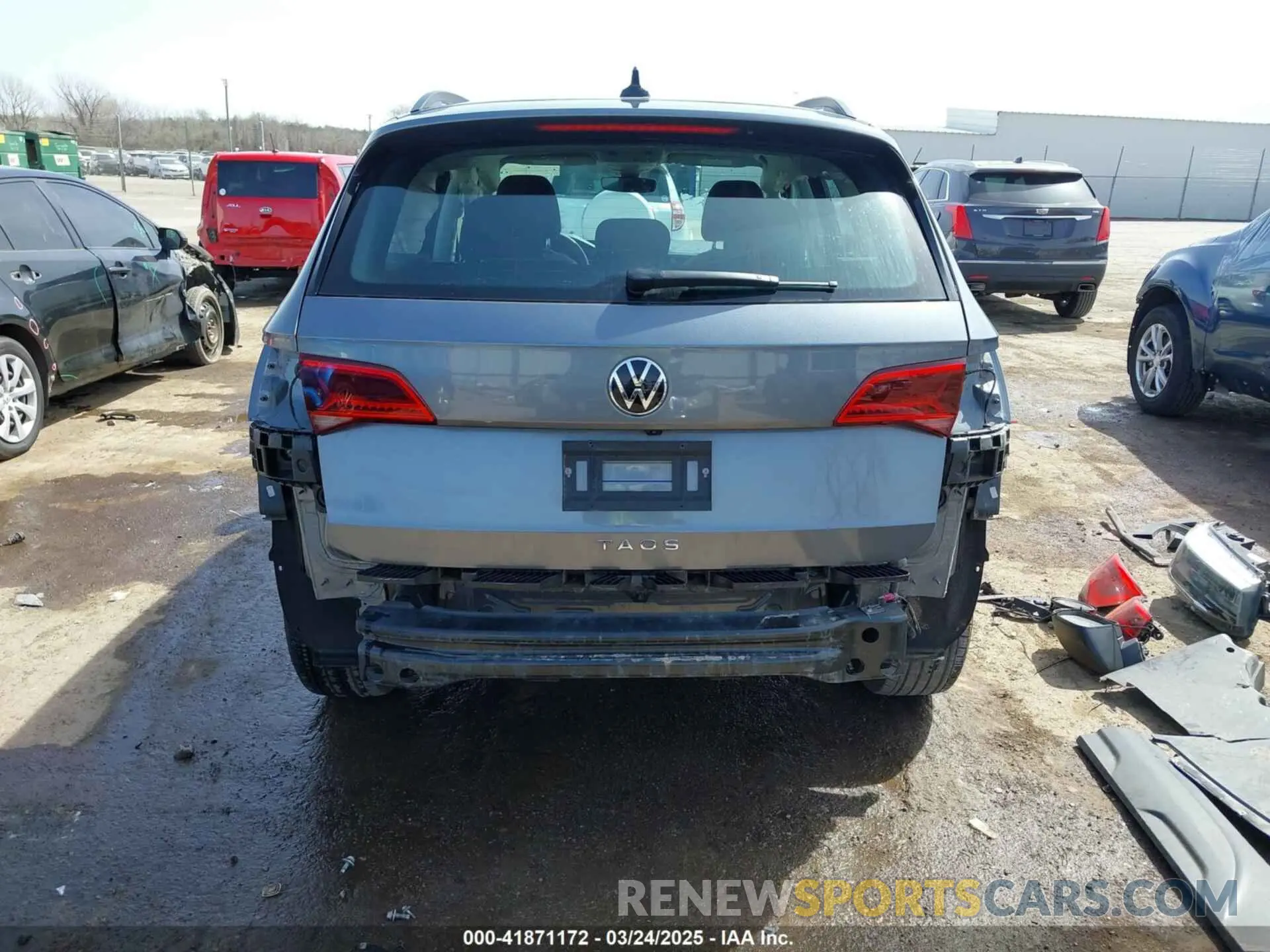 17 Photograph of a damaged car 3VV5X7B26RM002498 VOLKSWAGEN TAOS 2024