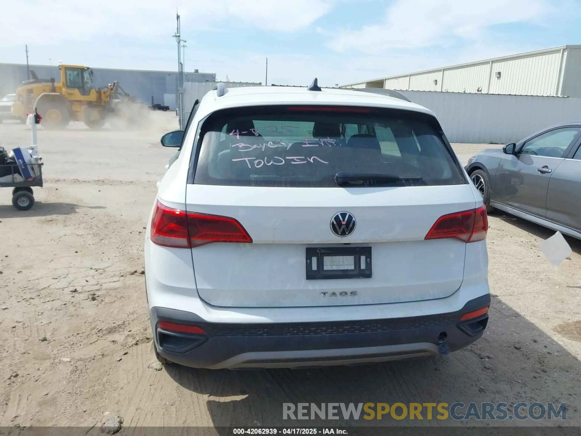 16 Photograph of a damaged car 3VV5X7B28RM010019 VOLKSWAGEN TAOS 2024