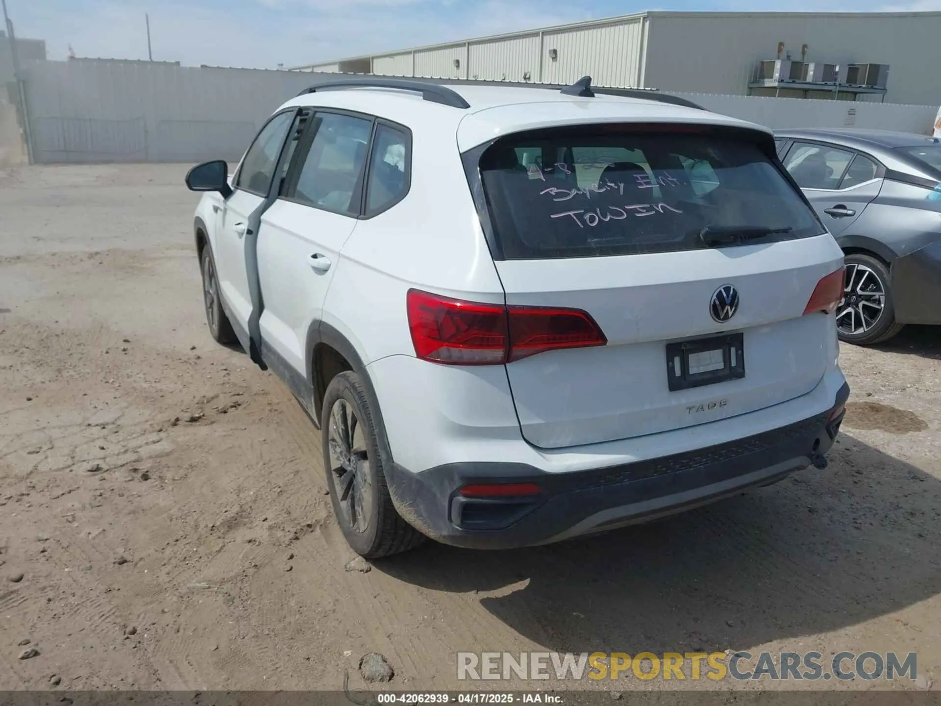 3 Photograph of a damaged car 3VV5X7B28RM010019 VOLKSWAGEN TAOS 2024