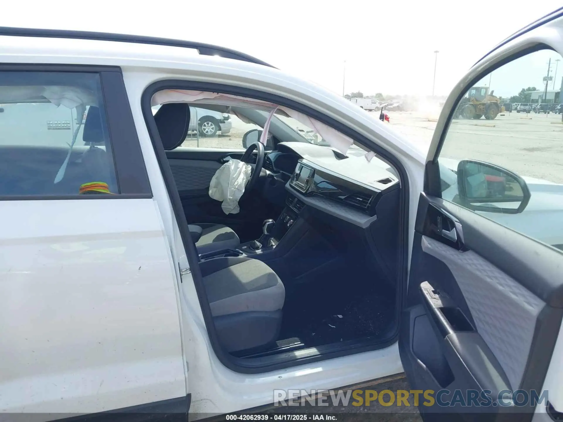 5 Photograph of a damaged car 3VV5X7B28RM010019 VOLKSWAGEN TAOS 2024