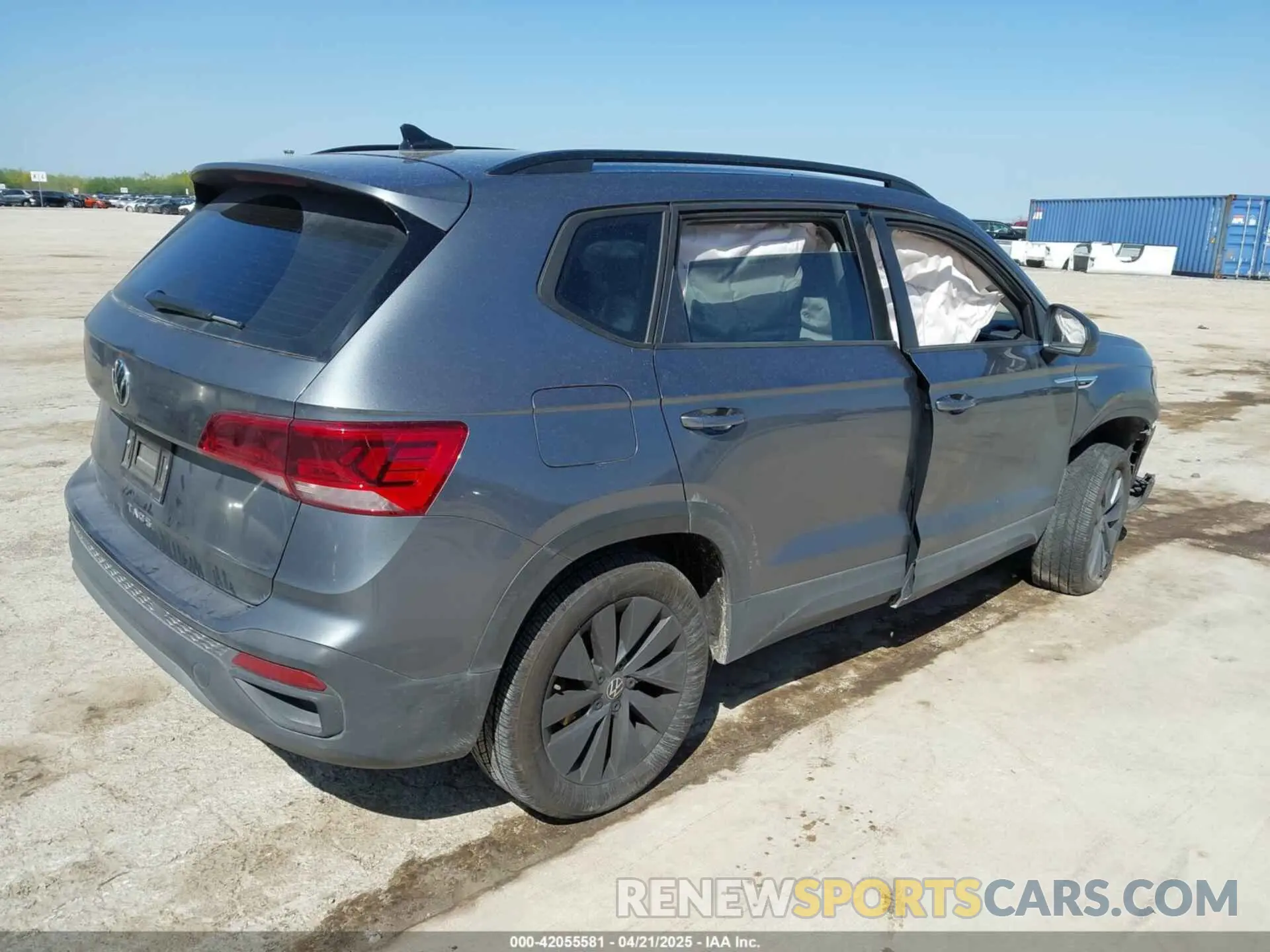 4 Photograph of a damaged car 3VV5X7B28RM104627 VOLKSWAGEN TAOS 2024