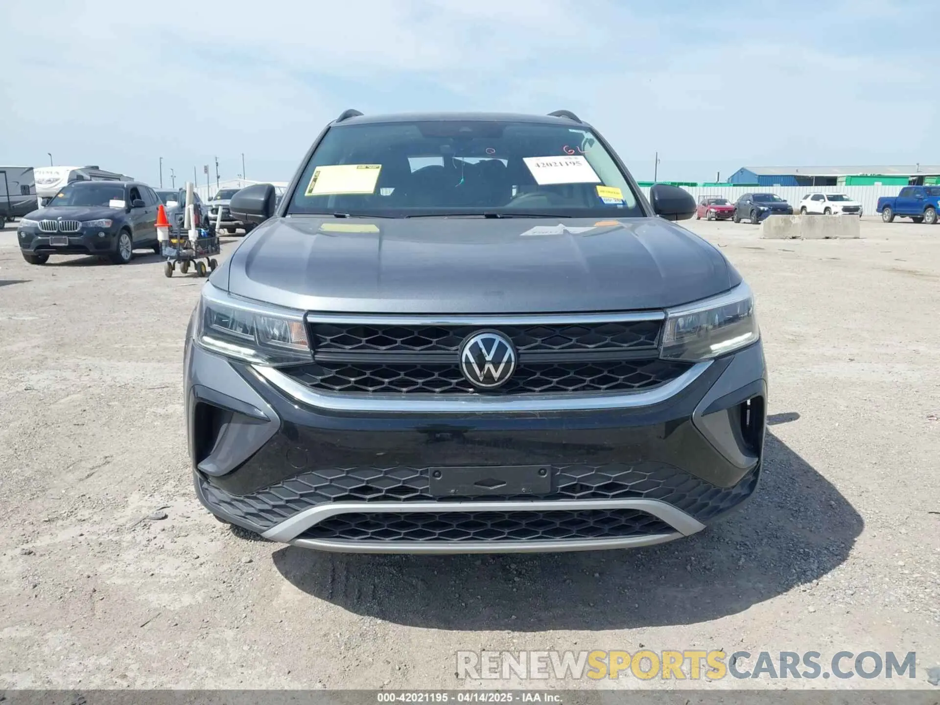 12 Photograph of a damaged car 3VV5X7B29RM073159 VOLKSWAGEN TAOS 2024