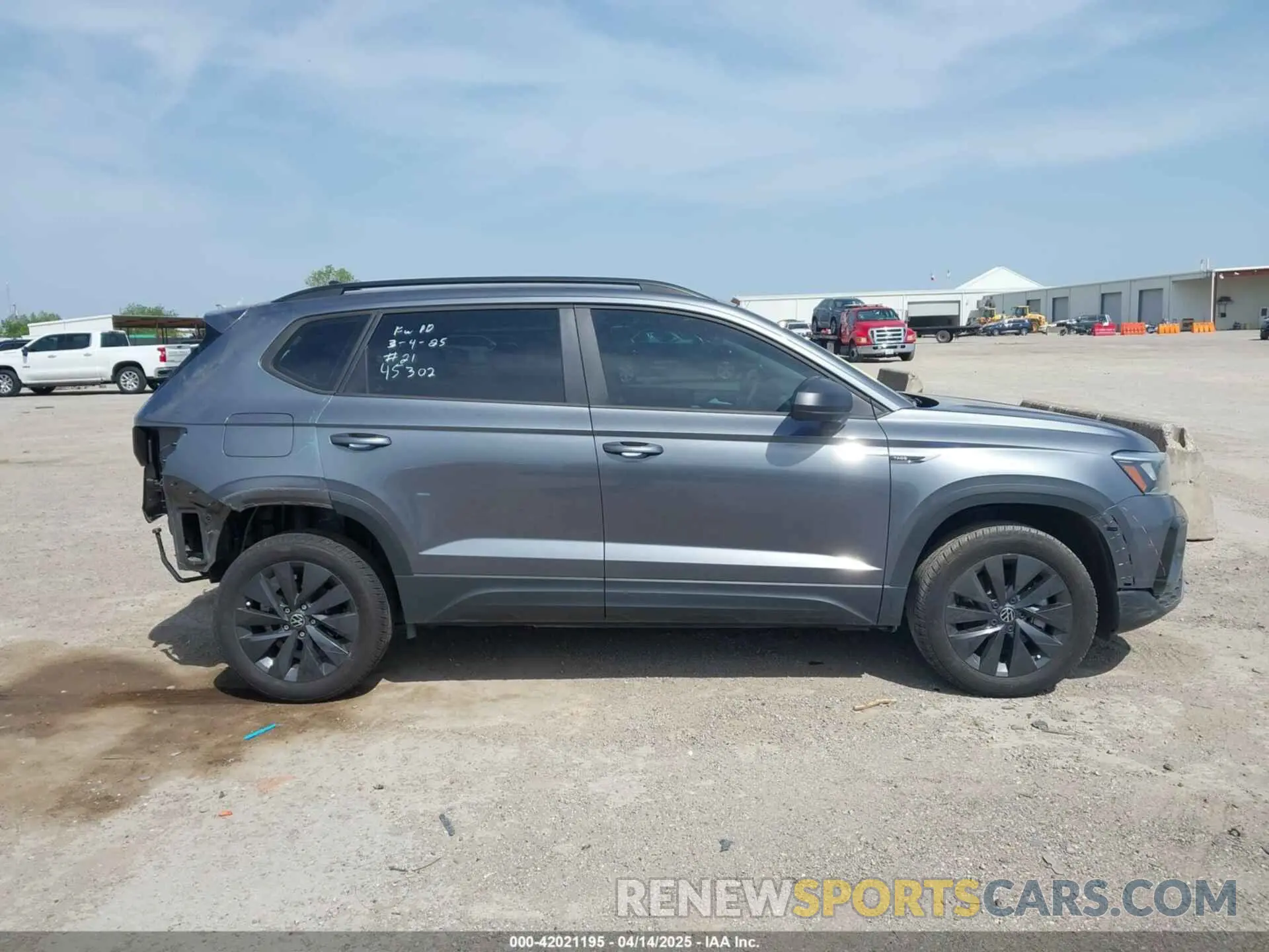 13 Photograph of a damaged car 3VV5X7B29RM073159 VOLKSWAGEN TAOS 2024