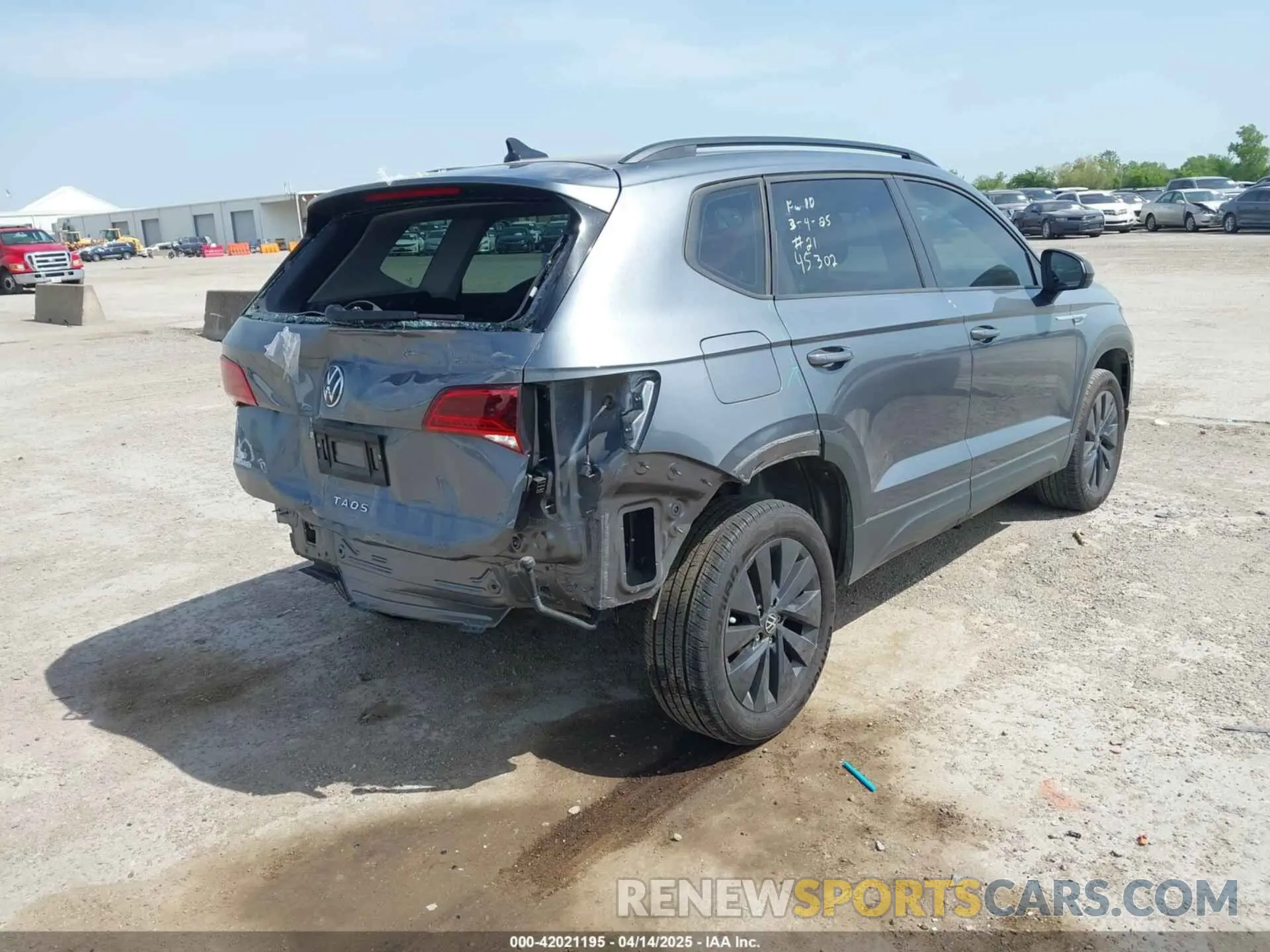 4 Photograph of a damaged car 3VV5X7B29RM073159 VOLKSWAGEN TAOS 2024