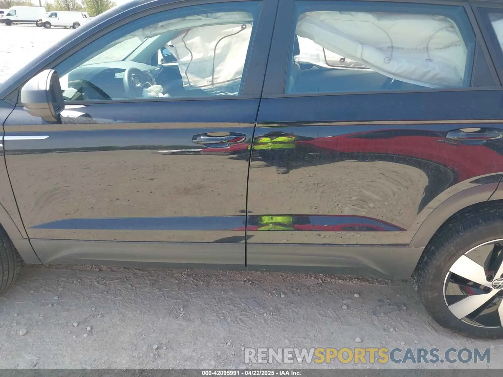 14 Photograph of a damaged car 3VV8X7B22RM056734 VOLKSWAGEN TAOS 2024