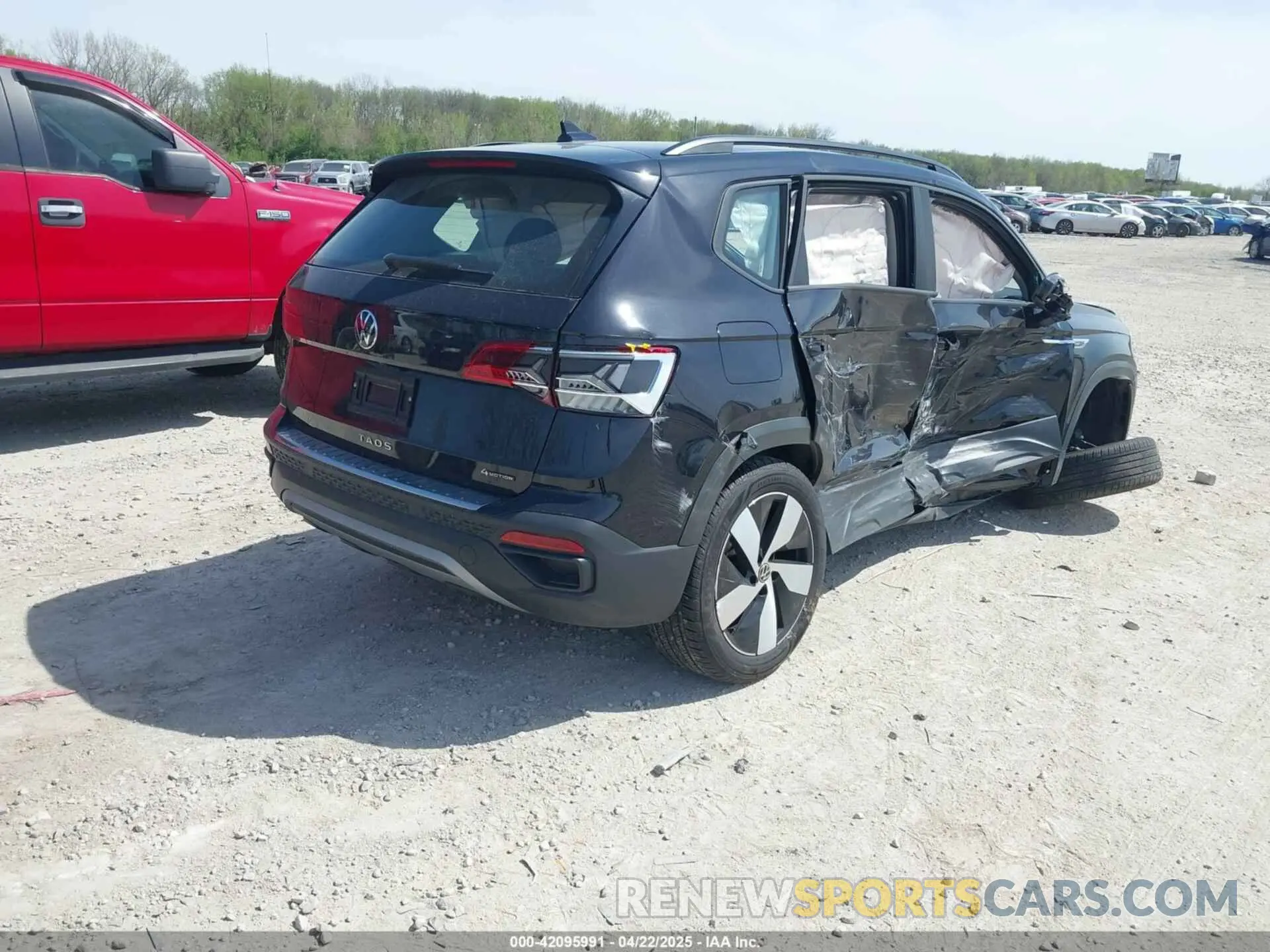 4 Photograph of a damaged car 3VV8X7B22RM056734 VOLKSWAGEN TAOS 2024