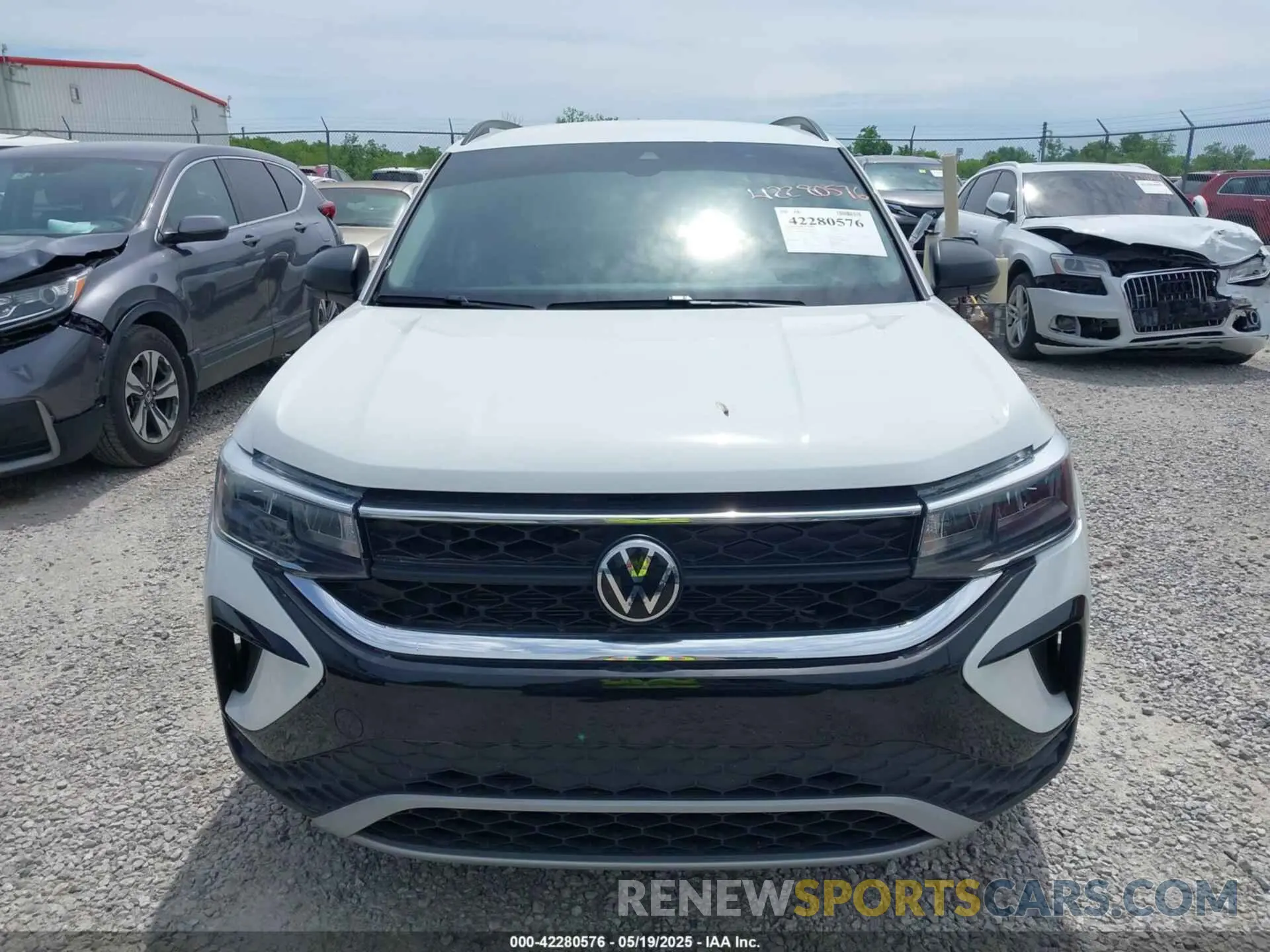 12 Photograph of a damaged car 3VV8X7B26RM032694 VOLKSWAGEN TAOS 2024