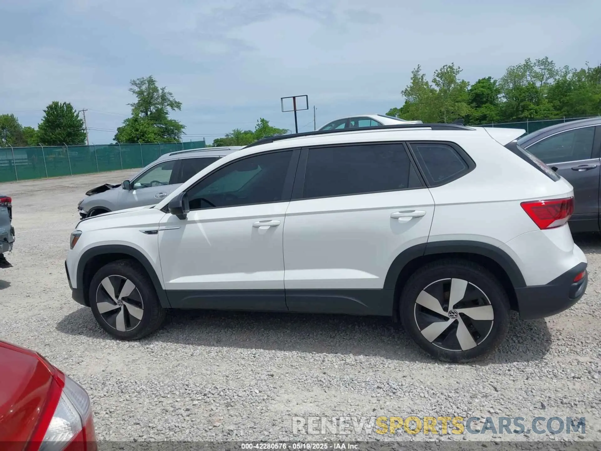14 Photograph of a damaged car 3VV8X7B26RM032694 VOLKSWAGEN TAOS 2024