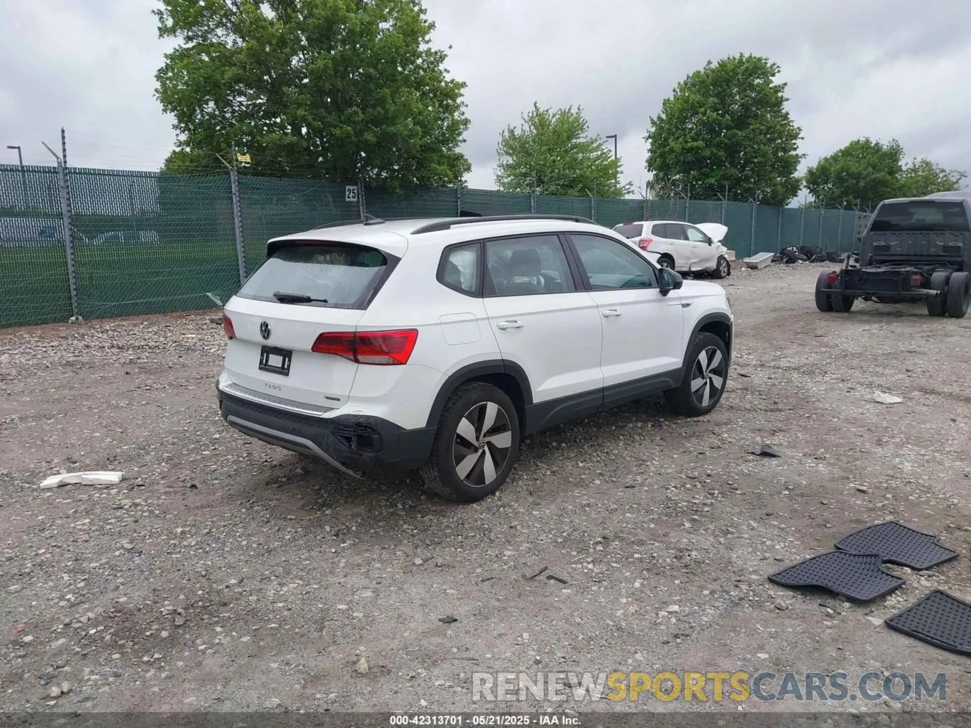 4 Photograph of a damaged car 3VV8X7B26RM069597 VOLKSWAGEN TAOS 2024