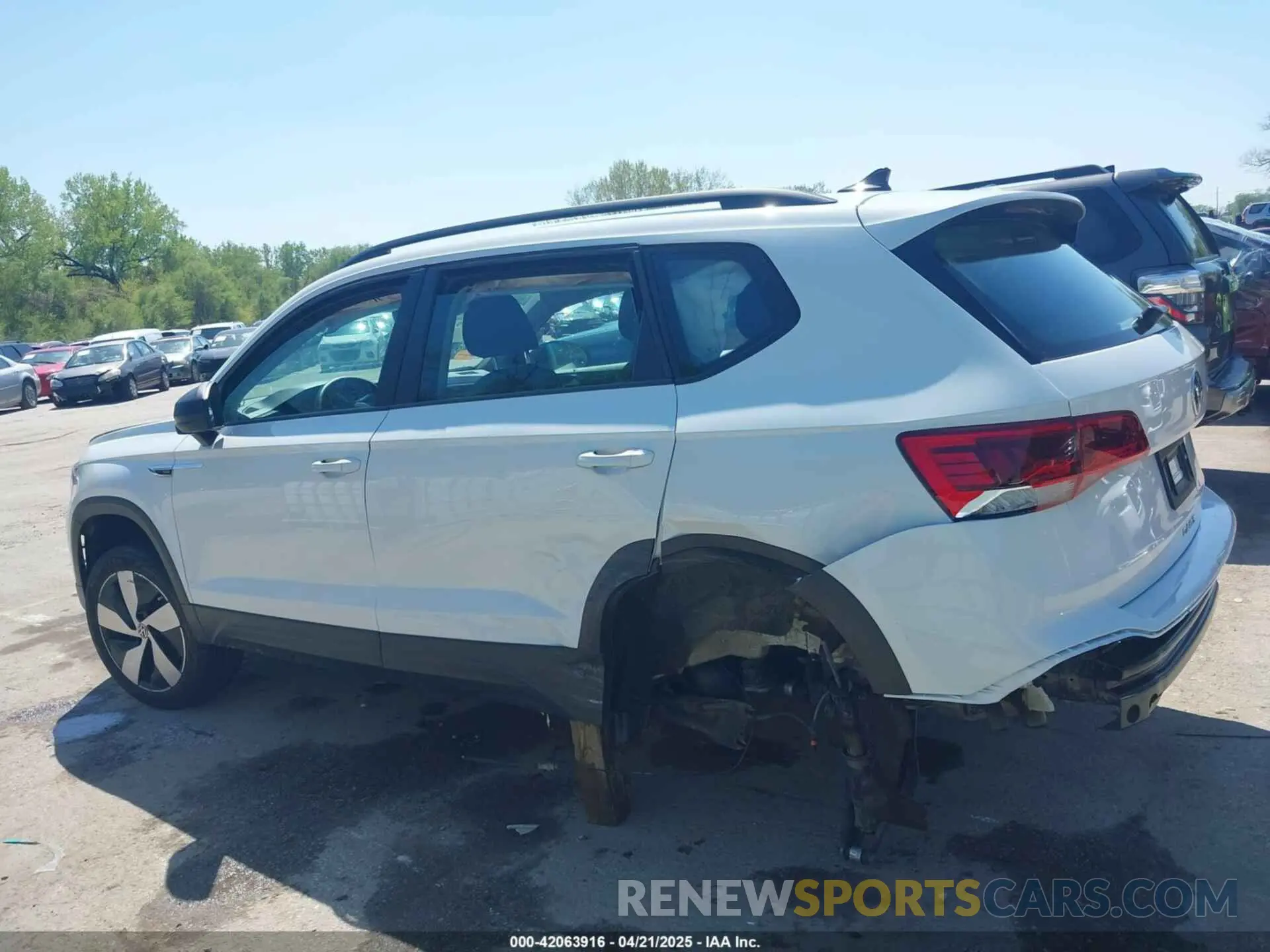 15 Photograph of a damaged car 3VV8X7B28RM080388 VOLKSWAGEN TAOS 2024