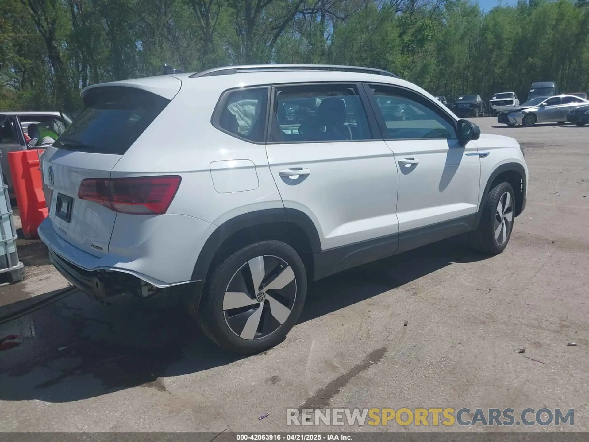 4 Photograph of a damaged car 3VV8X7B28RM080388 VOLKSWAGEN TAOS 2024