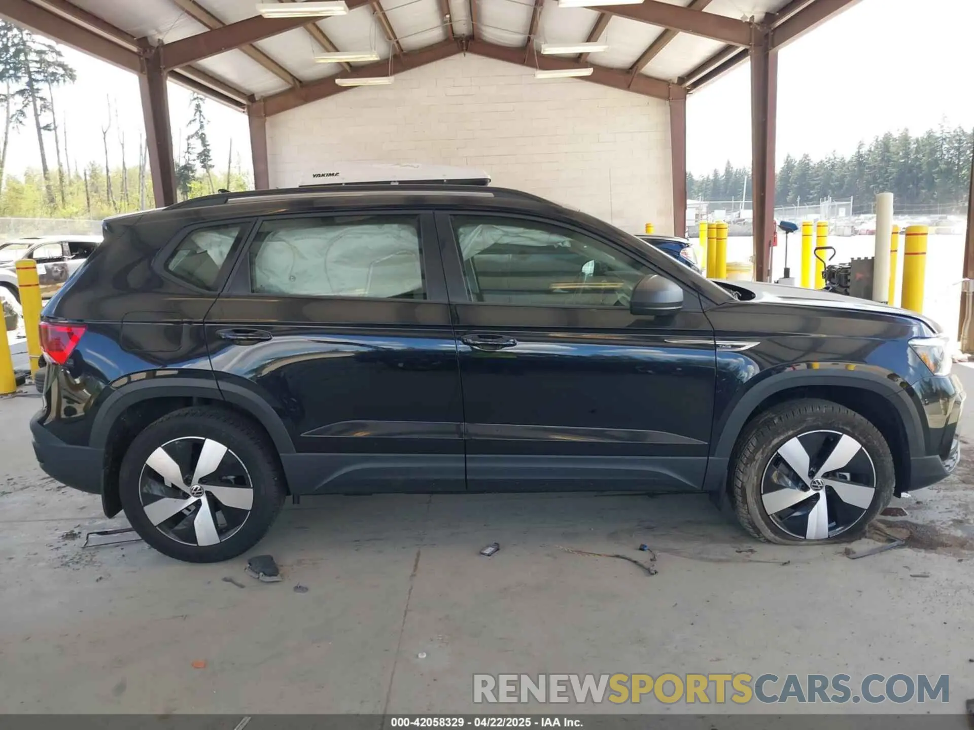 13 Photograph of a damaged car 3VV8X7B2XRM127470 VOLKSWAGEN TAOS 2024
