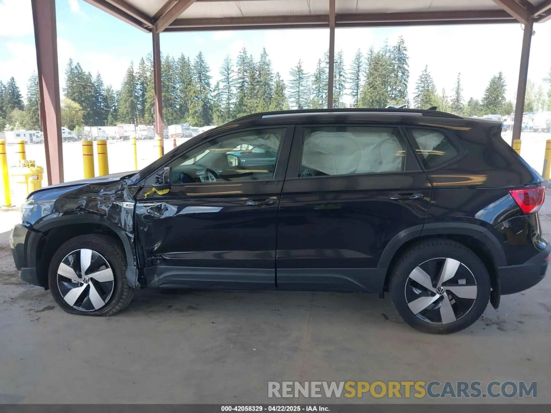 14 Photograph of a damaged car 3VV8X7B2XRM127470 VOLKSWAGEN TAOS 2024