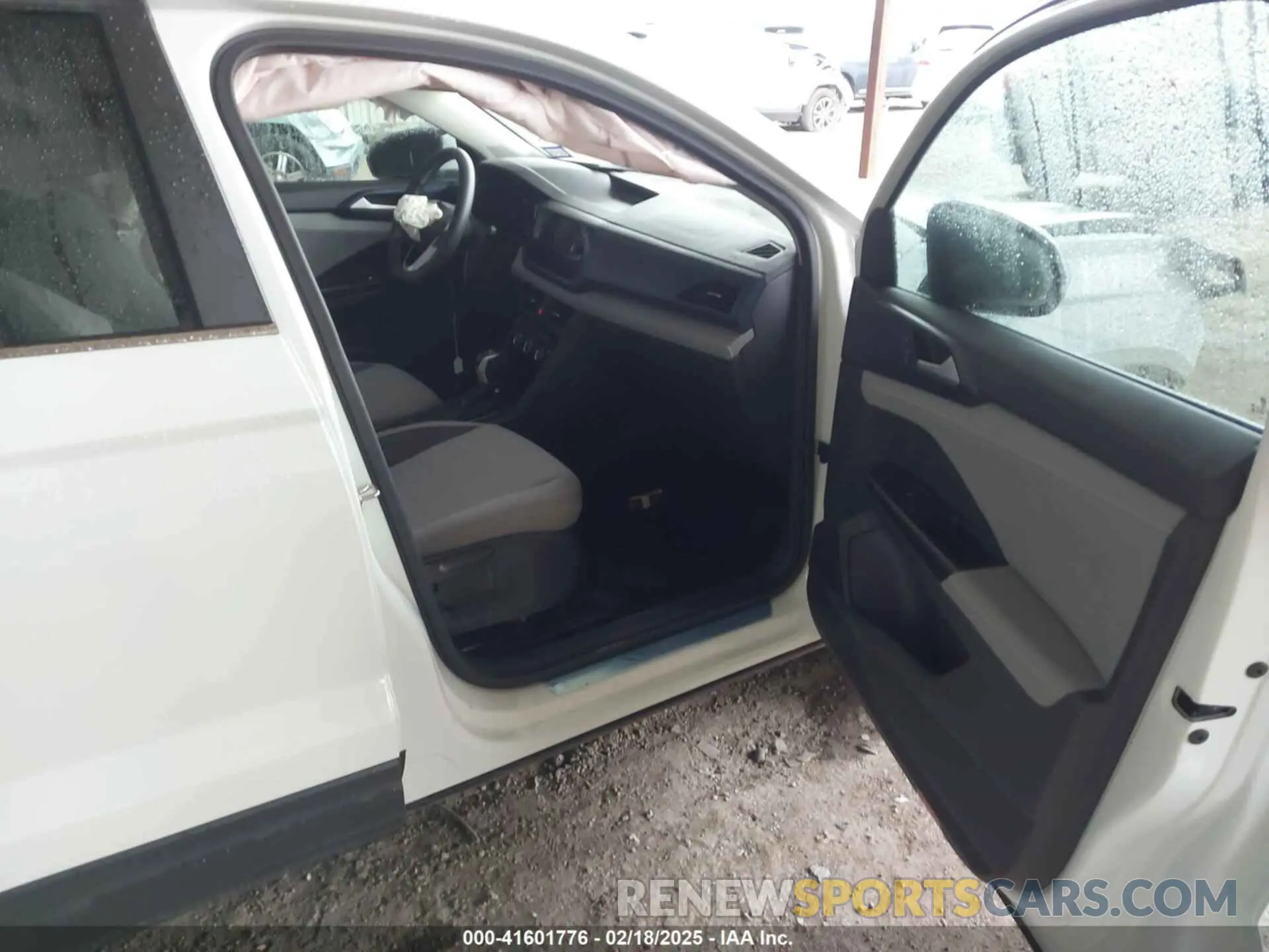 5 Photograph of a damaged car 3VVEX7B20RM002688 VOLKSWAGEN TAOS 2024