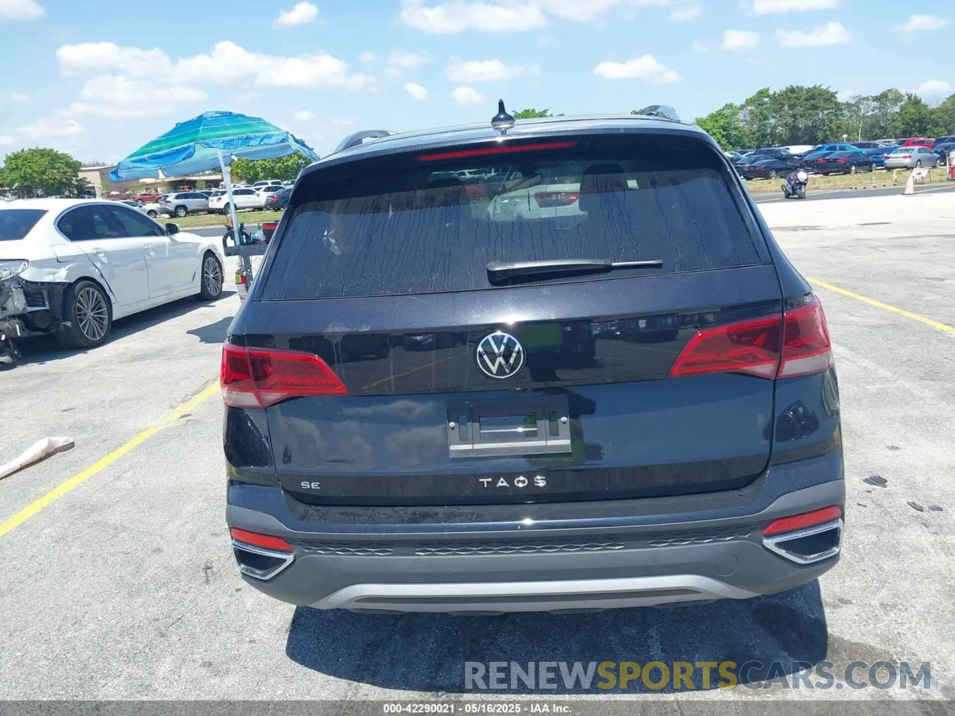 16 Photograph of a damaged car 3VVEX7B20RM047467 VOLKSWAGEN TAOS 2024