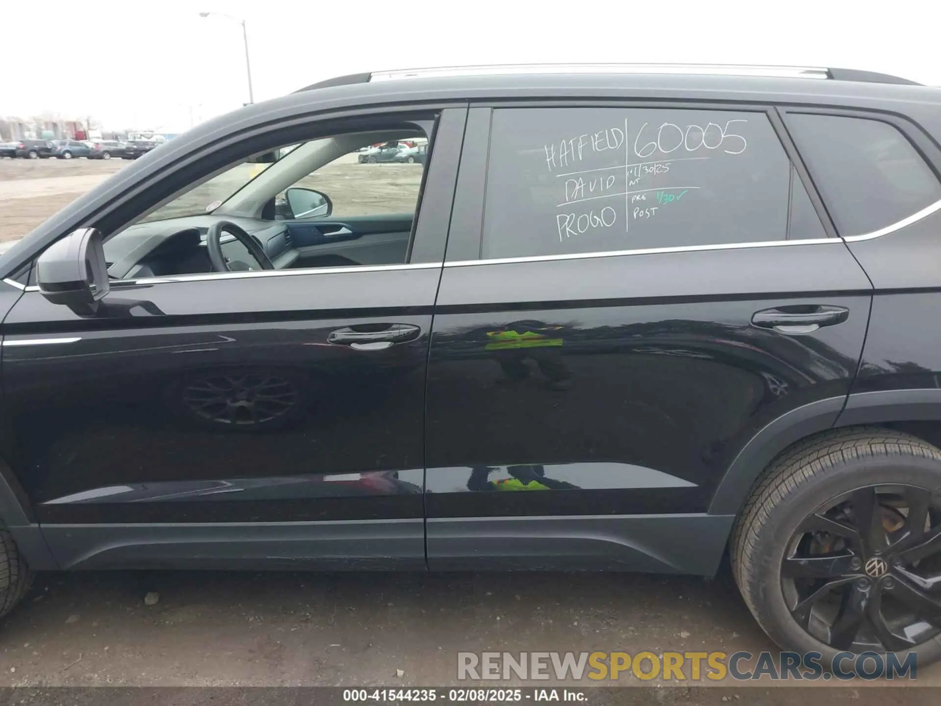 14 Photograph of a damaged car 3VVEX7B21RM077979 VOLKSWAGEN TAOS 2024