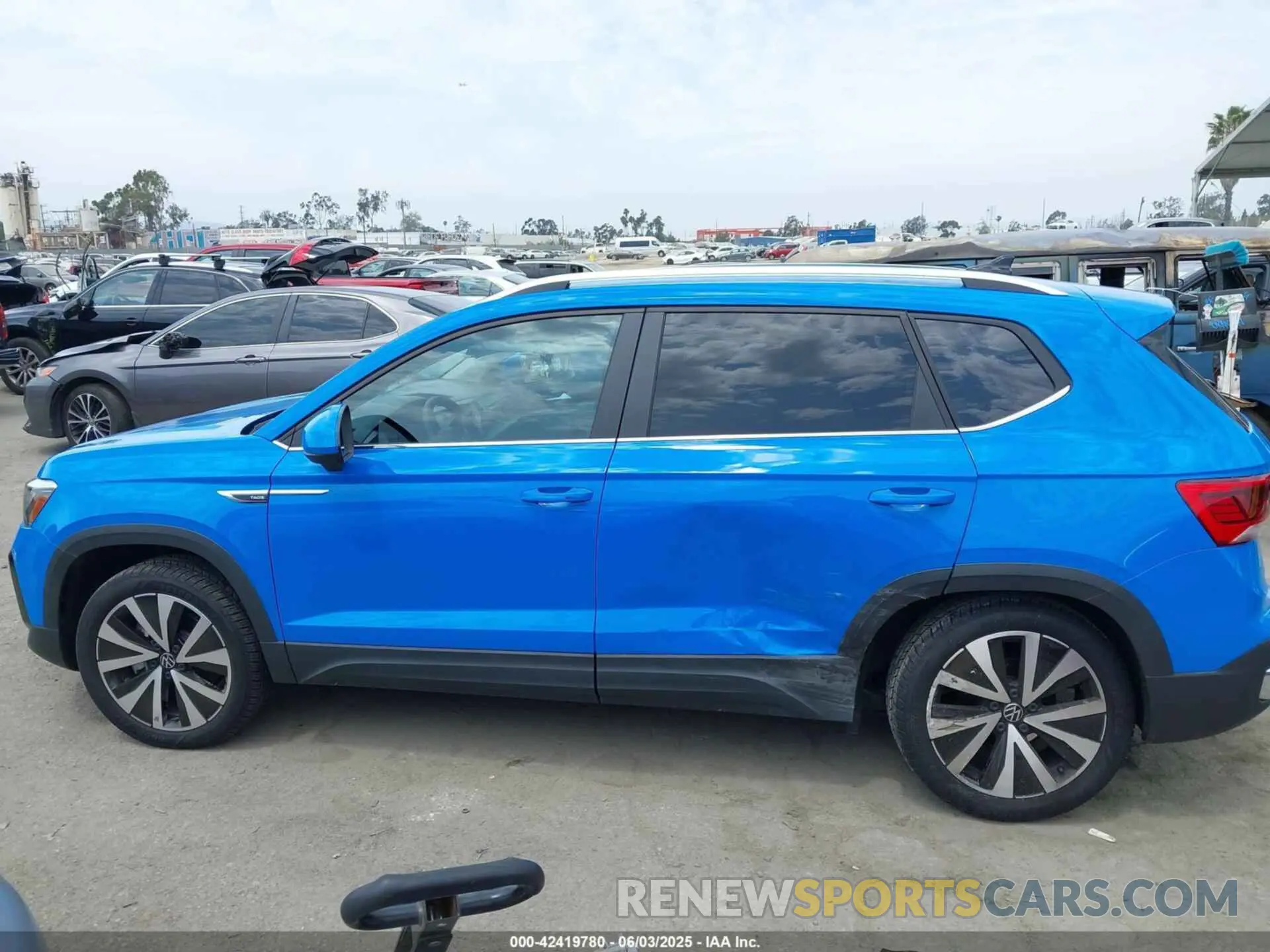 14 Photograph of a damaged car 3VVEX7B22RM000201 VOLKSWAGEN TAOS 2024