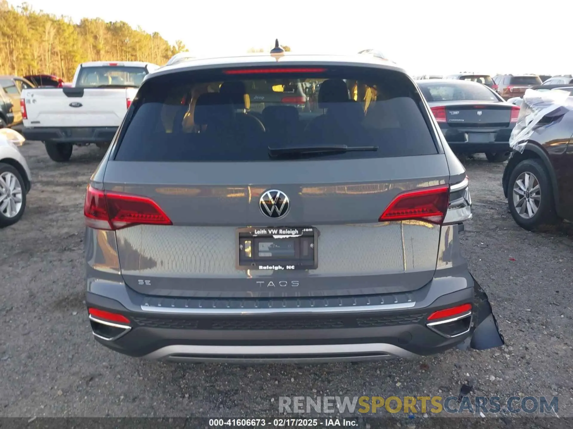 16 Photograph of a damaged car 3VVEX7B22RM112576 VOLKSWAGEN TAOS 2024
