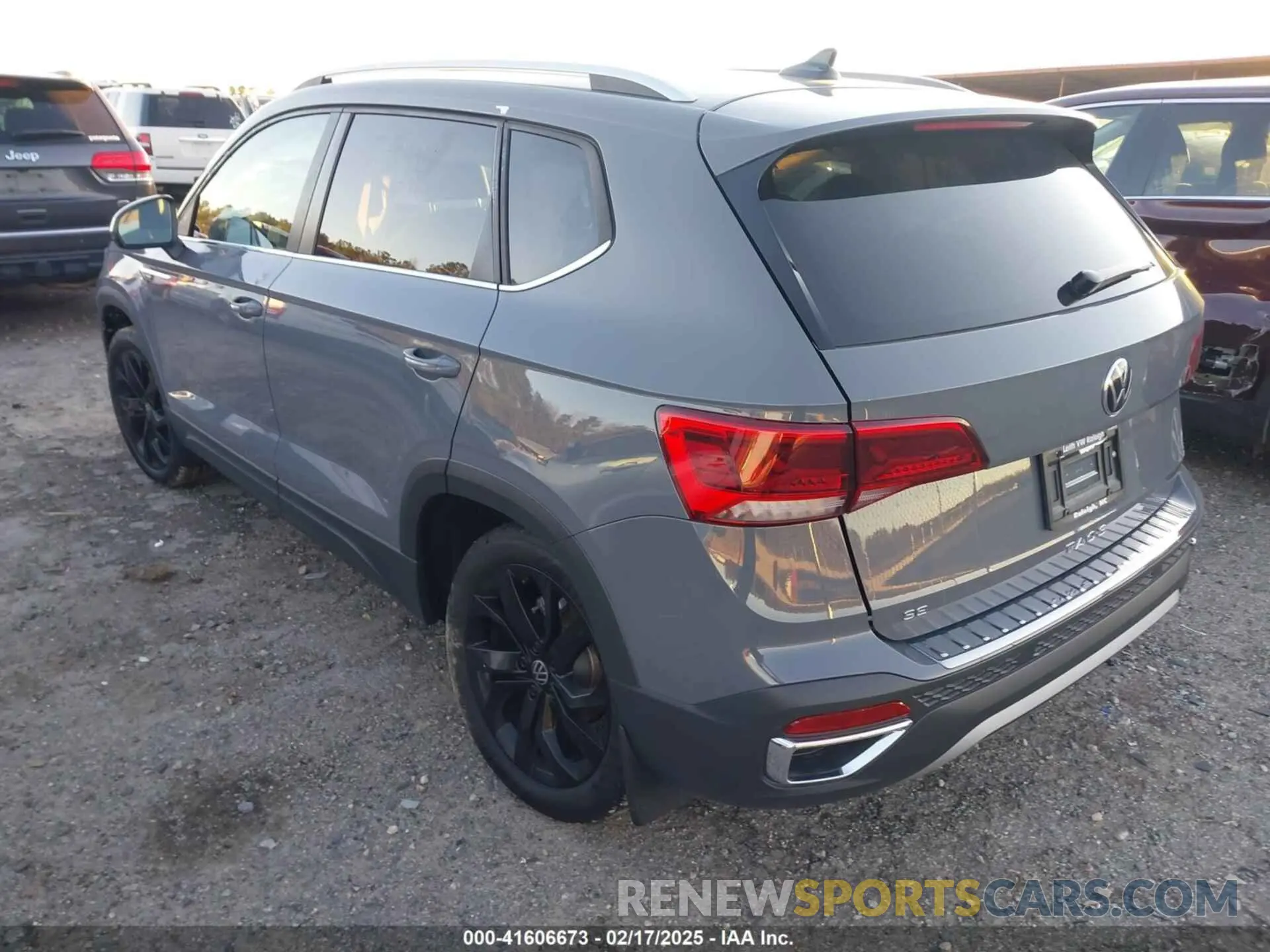 3 Photograph of a damaged car 3VVEX7B22RM112576 VOLKSWAGEN TAOS 2024
