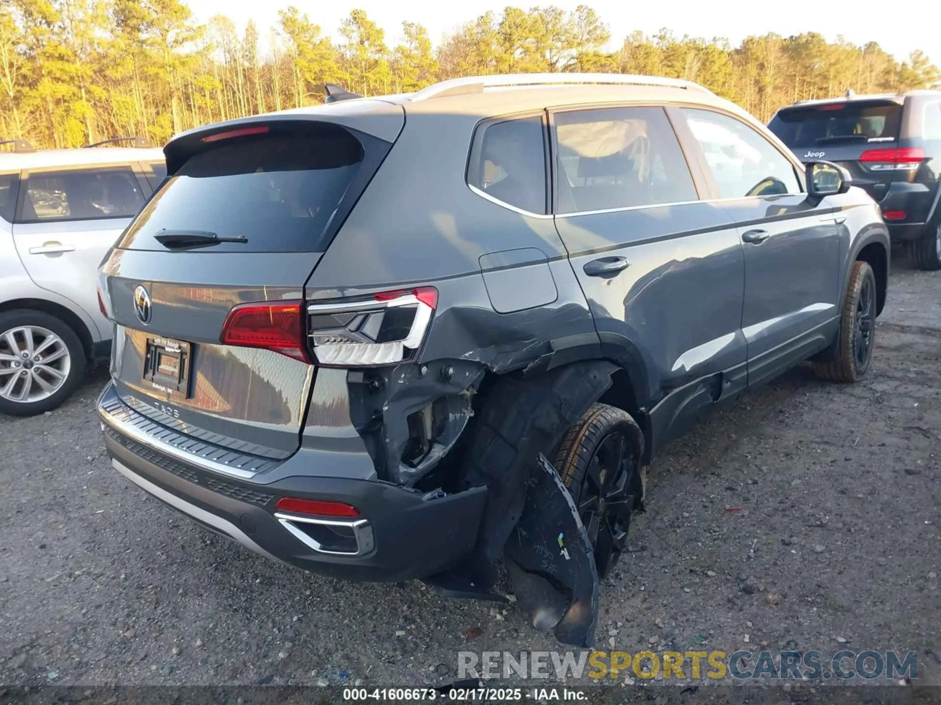 4 Photograph of a damaged car 3VVEX7B22RM112576 VOLKSWAGEN TAOS 2024