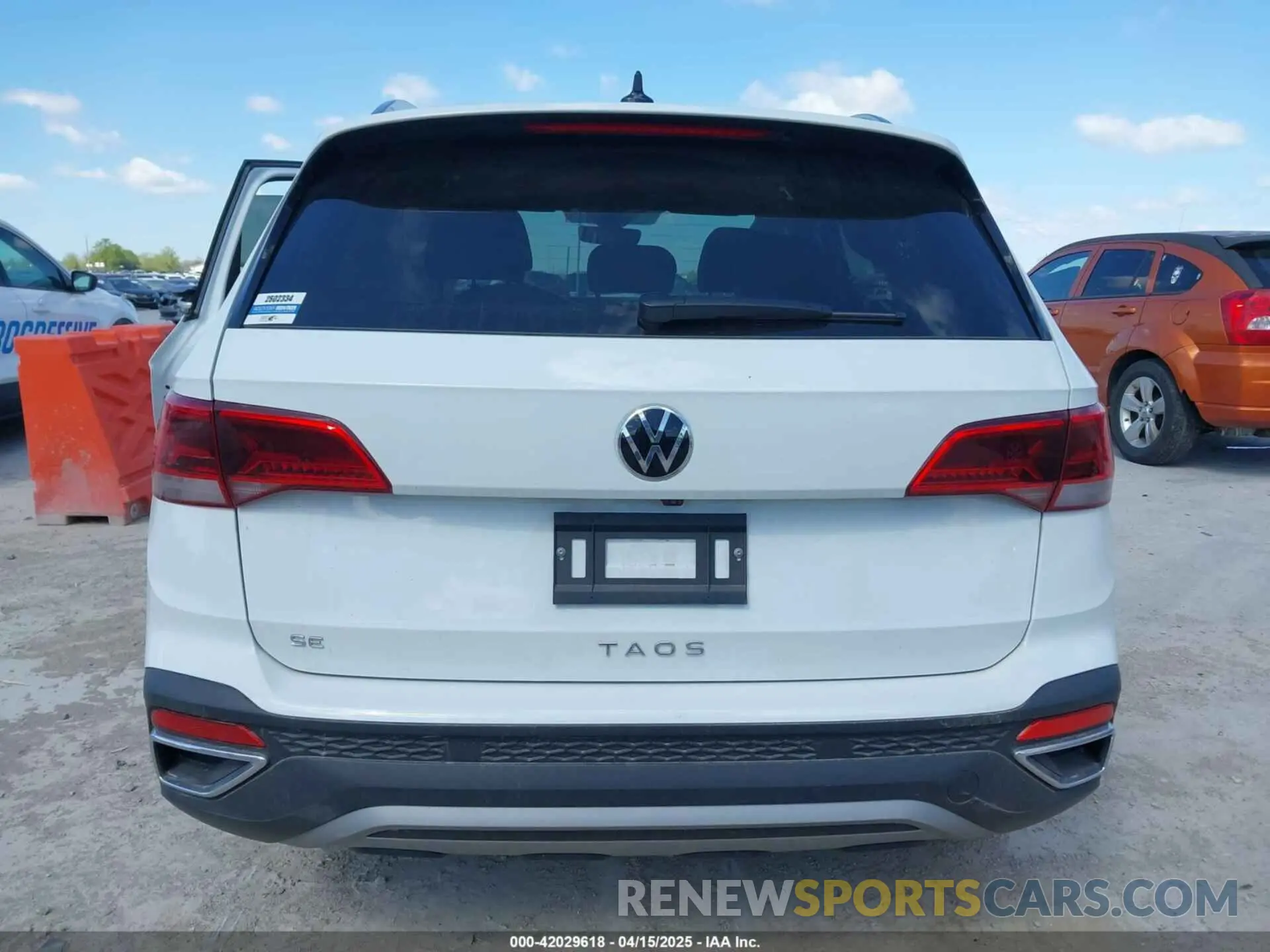 17 Photograph of a damaged car 3VVEX7B23RM122551 VOLKSWAGEN TAOS 2024