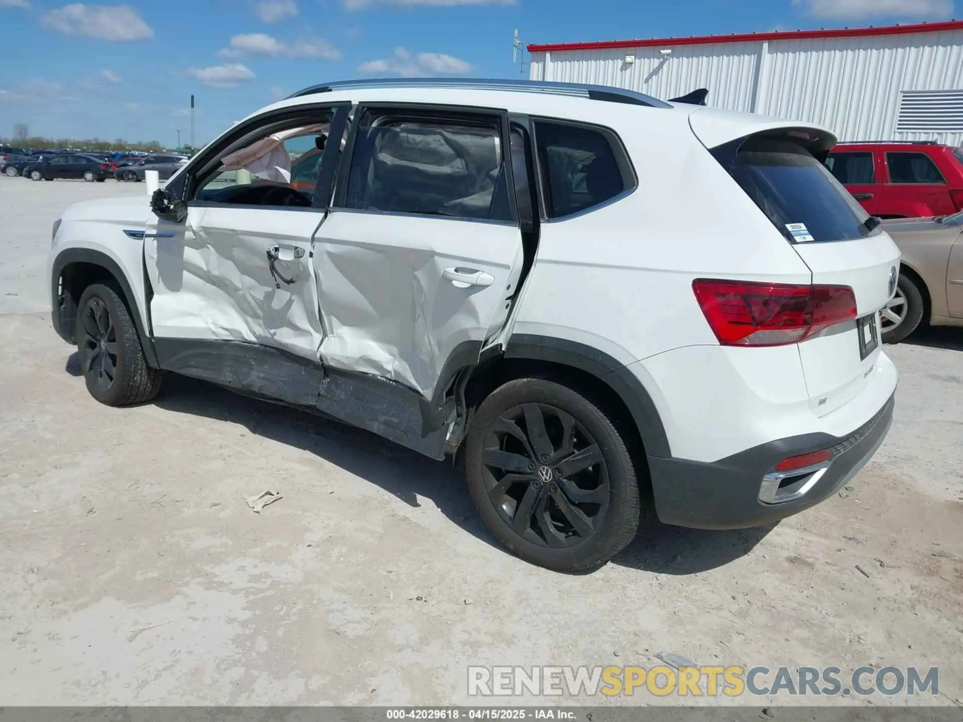 3 Photograph of a damaged car 3VVEX7B23RM122551 VOLKSWAGEN TAOS 2024