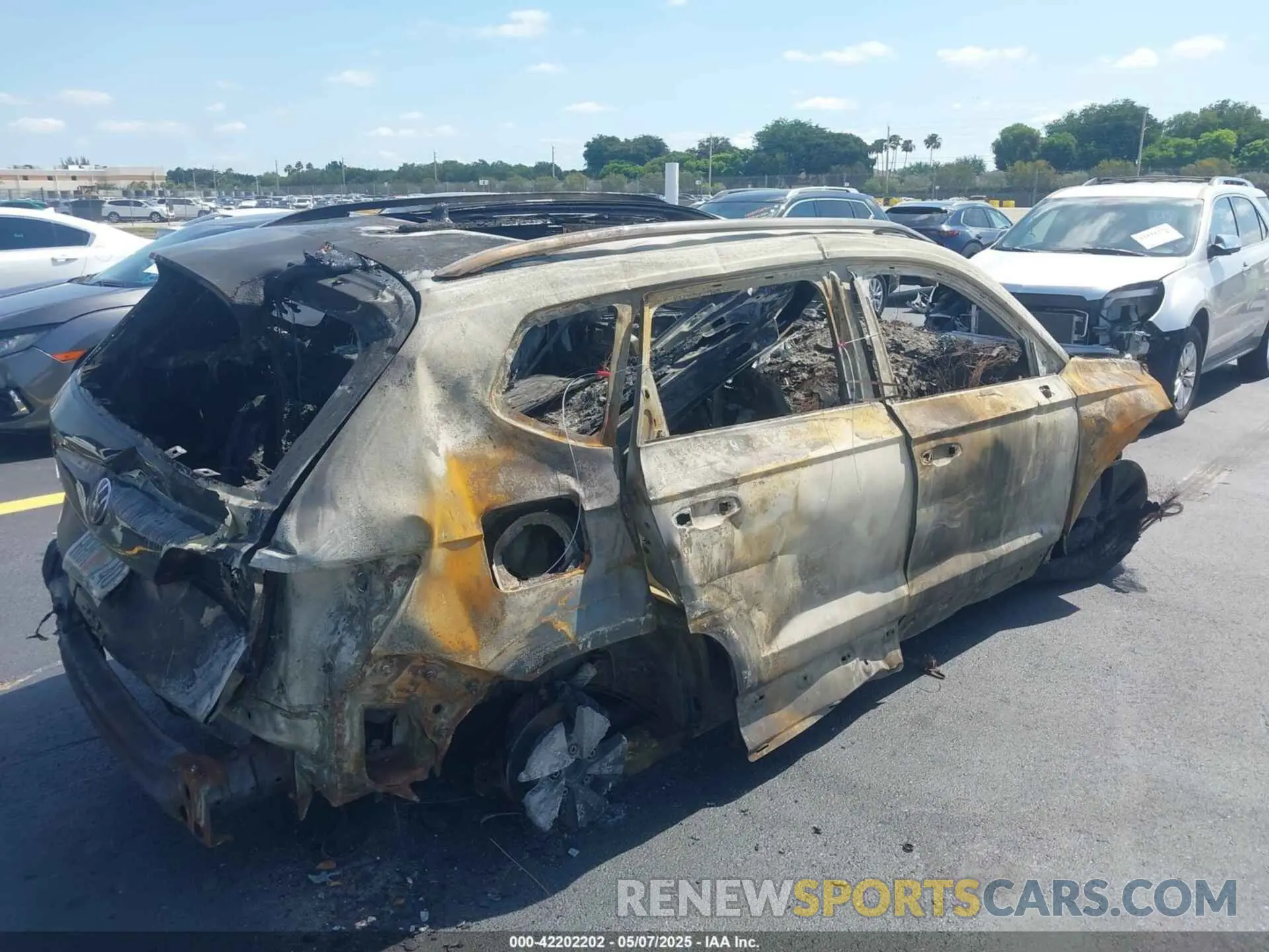 12 Photograph of a damaged car 3VVEX7B25RM056343 VOLKSWAGEN TAOS 2024