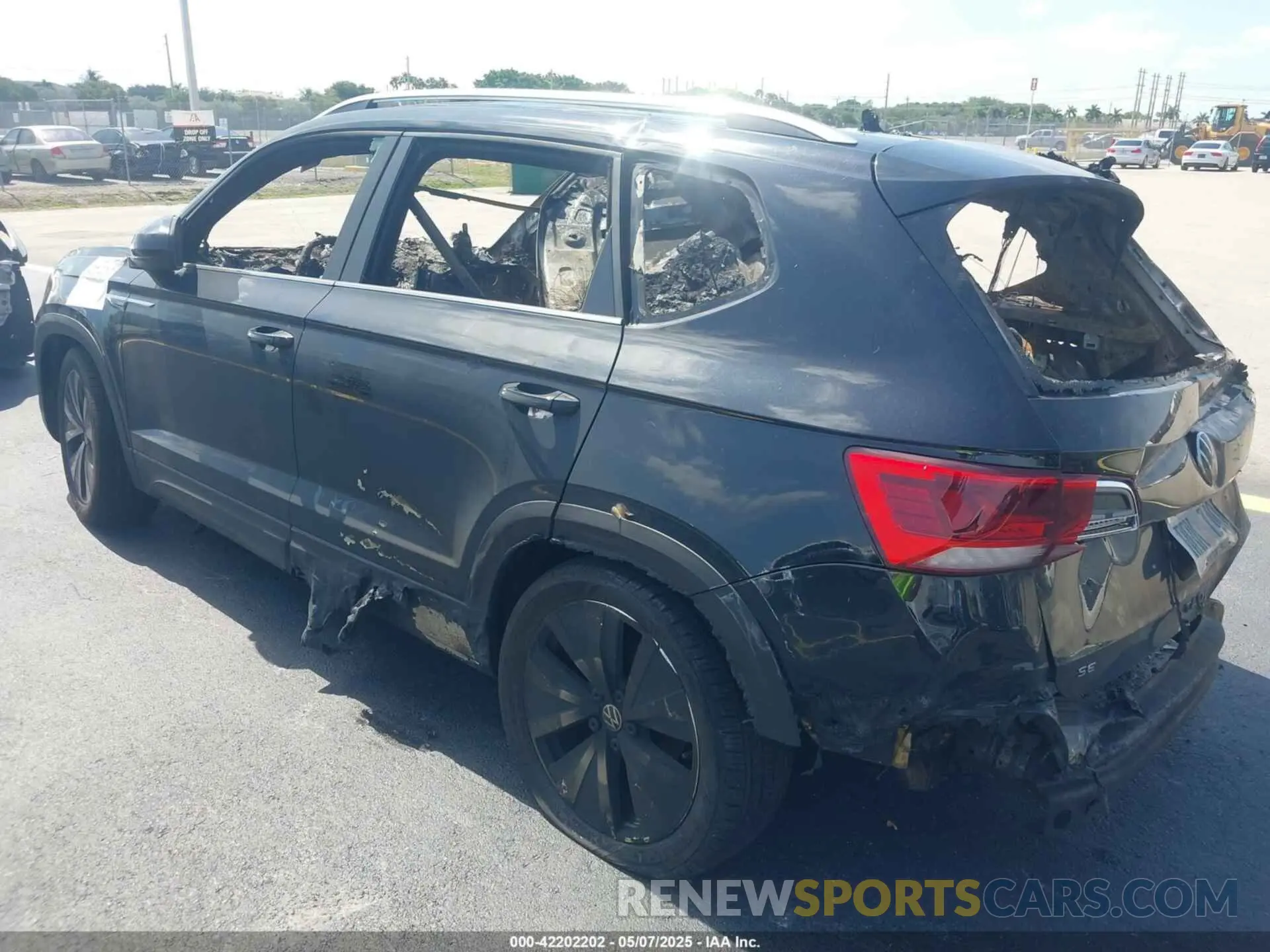 13 Photograph of a damaged car 3VVEX7B25RM056343 VOLKSWAGEN TAOS 2024