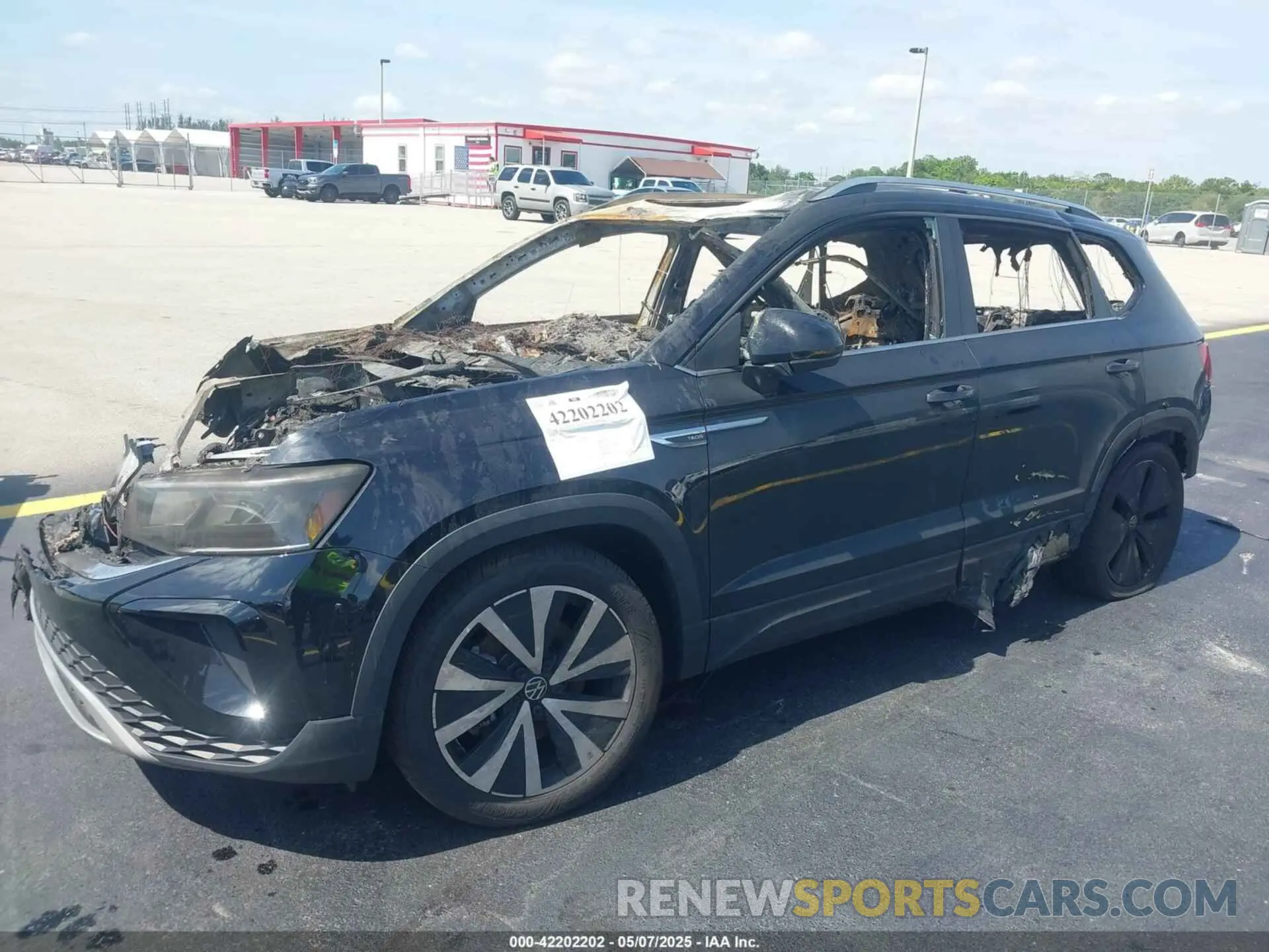 2 Photograph of a damaged car 3VVEX7B25RM056343 VOLKSWAGEN TAOS 2024