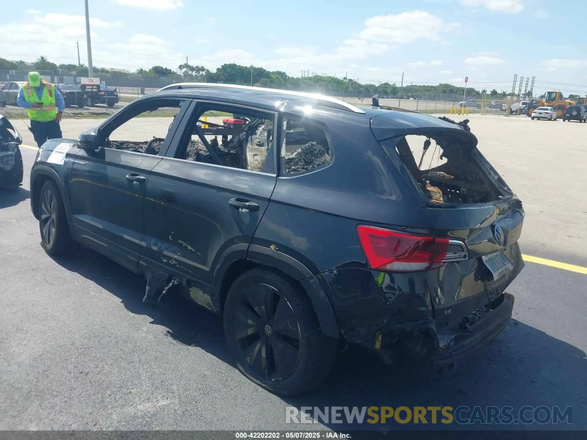 3 Photograph of a damaged car 3VVEX7B25RM056343 VOLKSWAGEN TAOS 2024